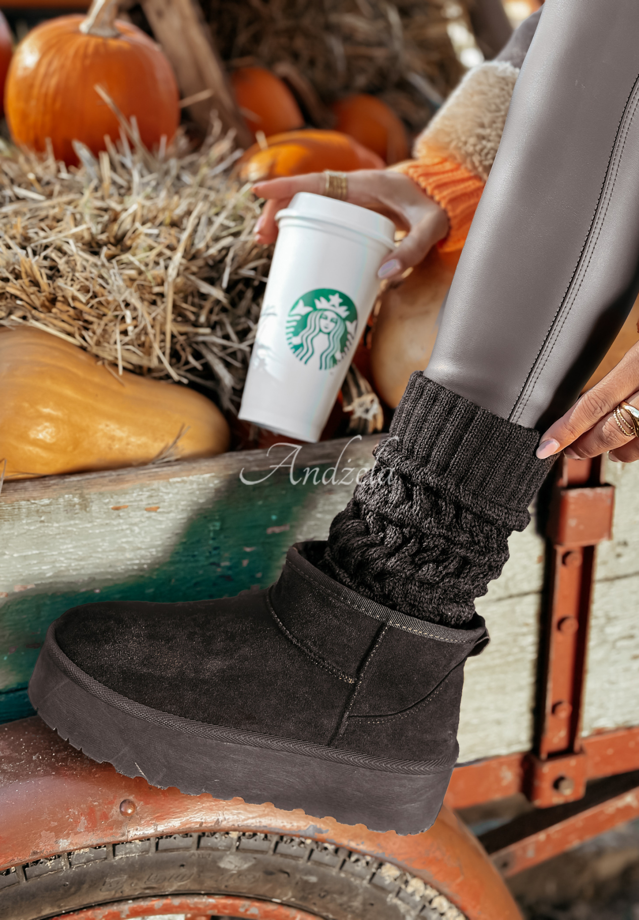 Embellished plaid warmer gaiters Winter Blues black