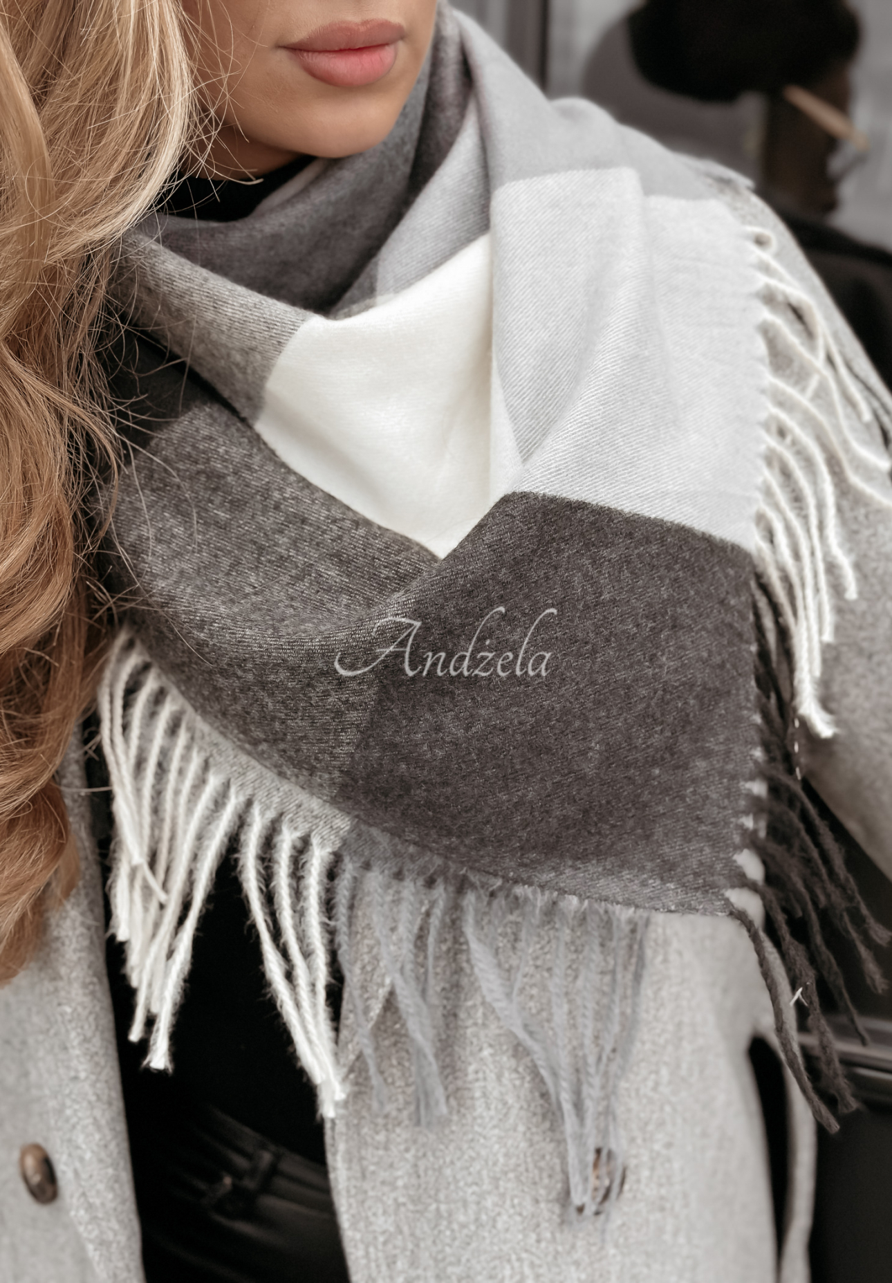 Comfy Cocoon grey-black checkered scarf