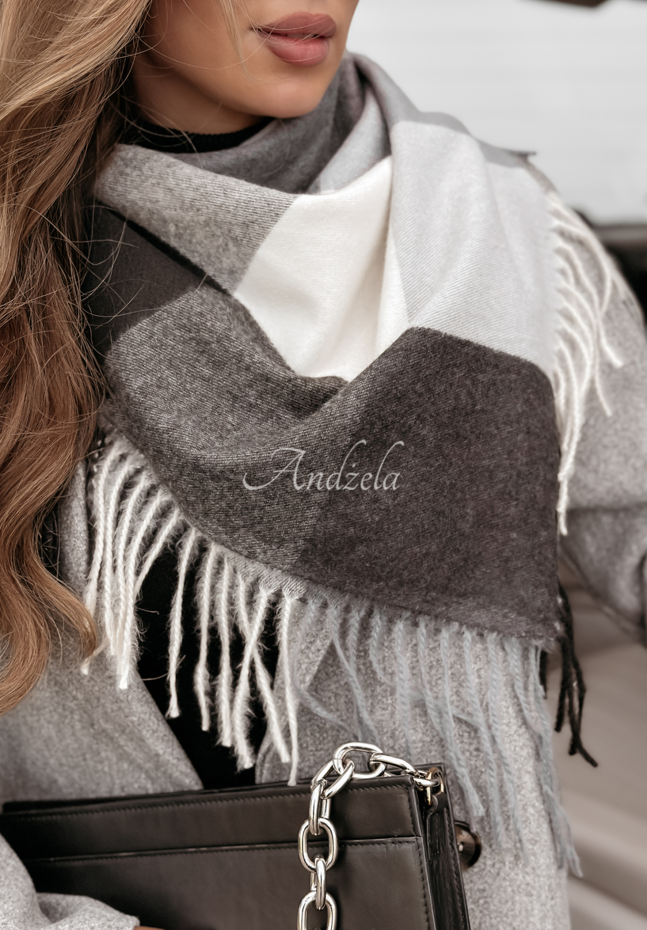 Comfy Cocoon grey-black checkered scarf