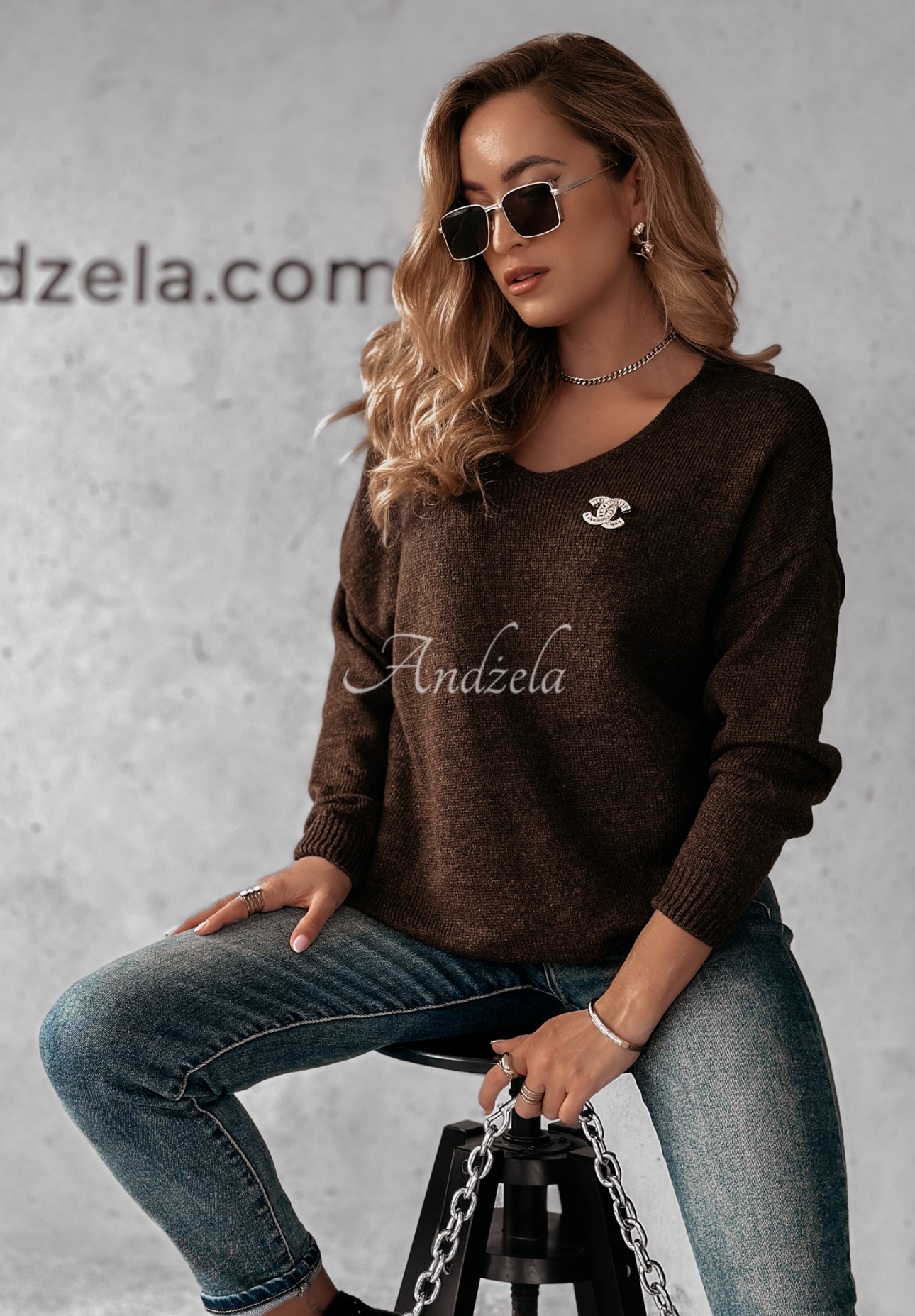 Sweter z dekoltem Caffe Latte czekoladowy