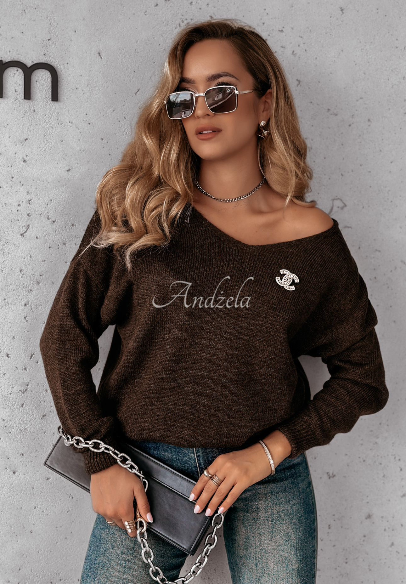 Sweter z dekoltem Caffe Latte czekoladowy