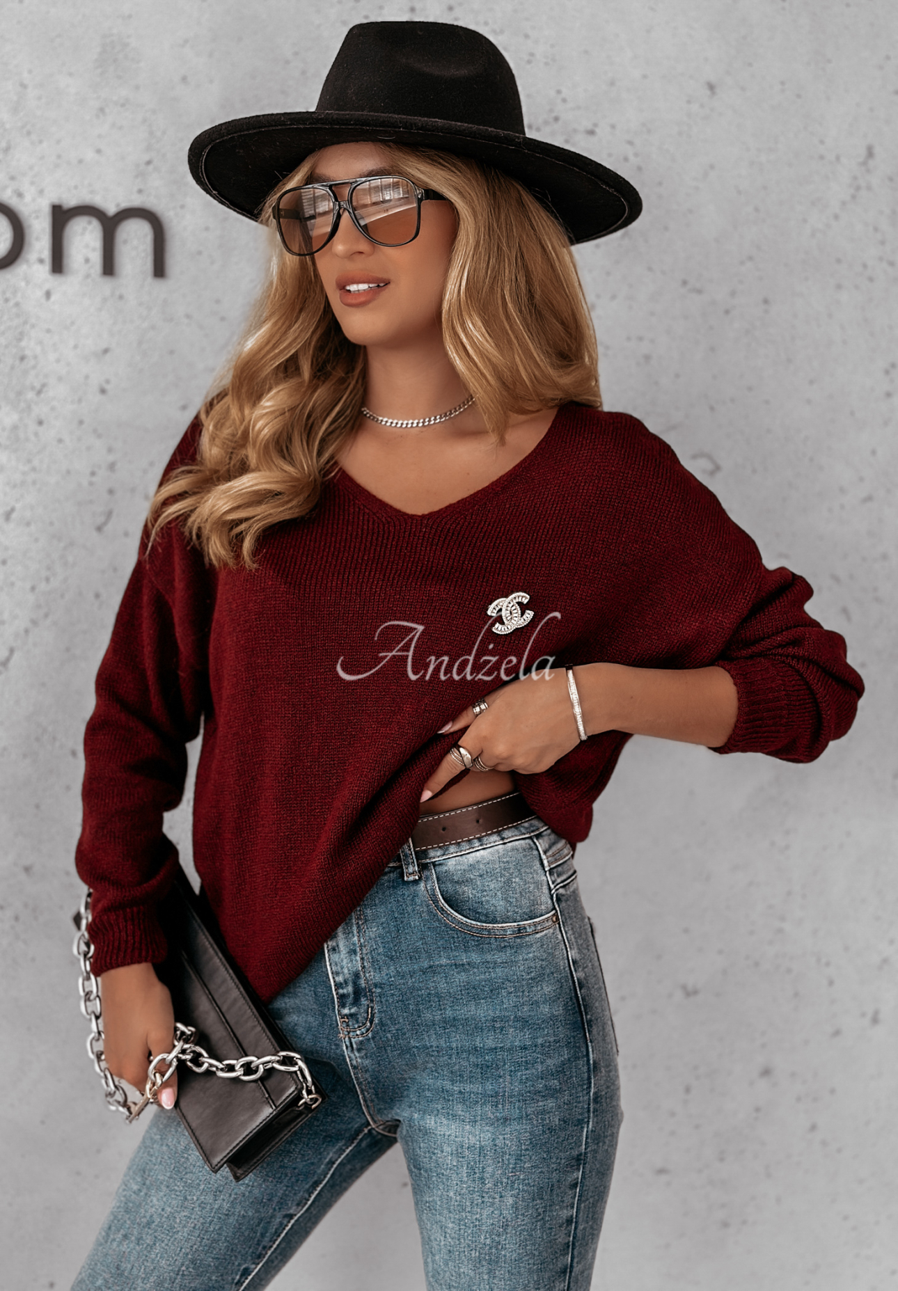 Sweter z dekoltem Caffe Latte burgundowy