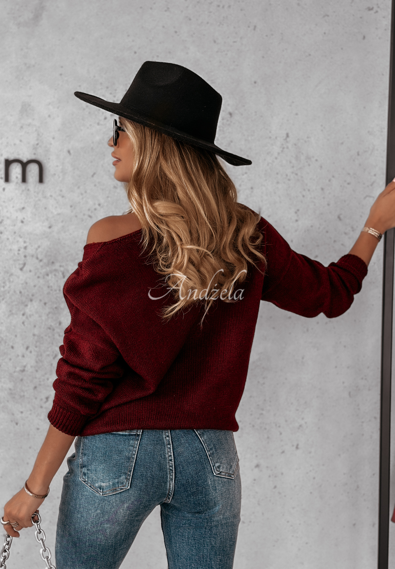 Sweter z dekoltem Caffe Latte burgundowy