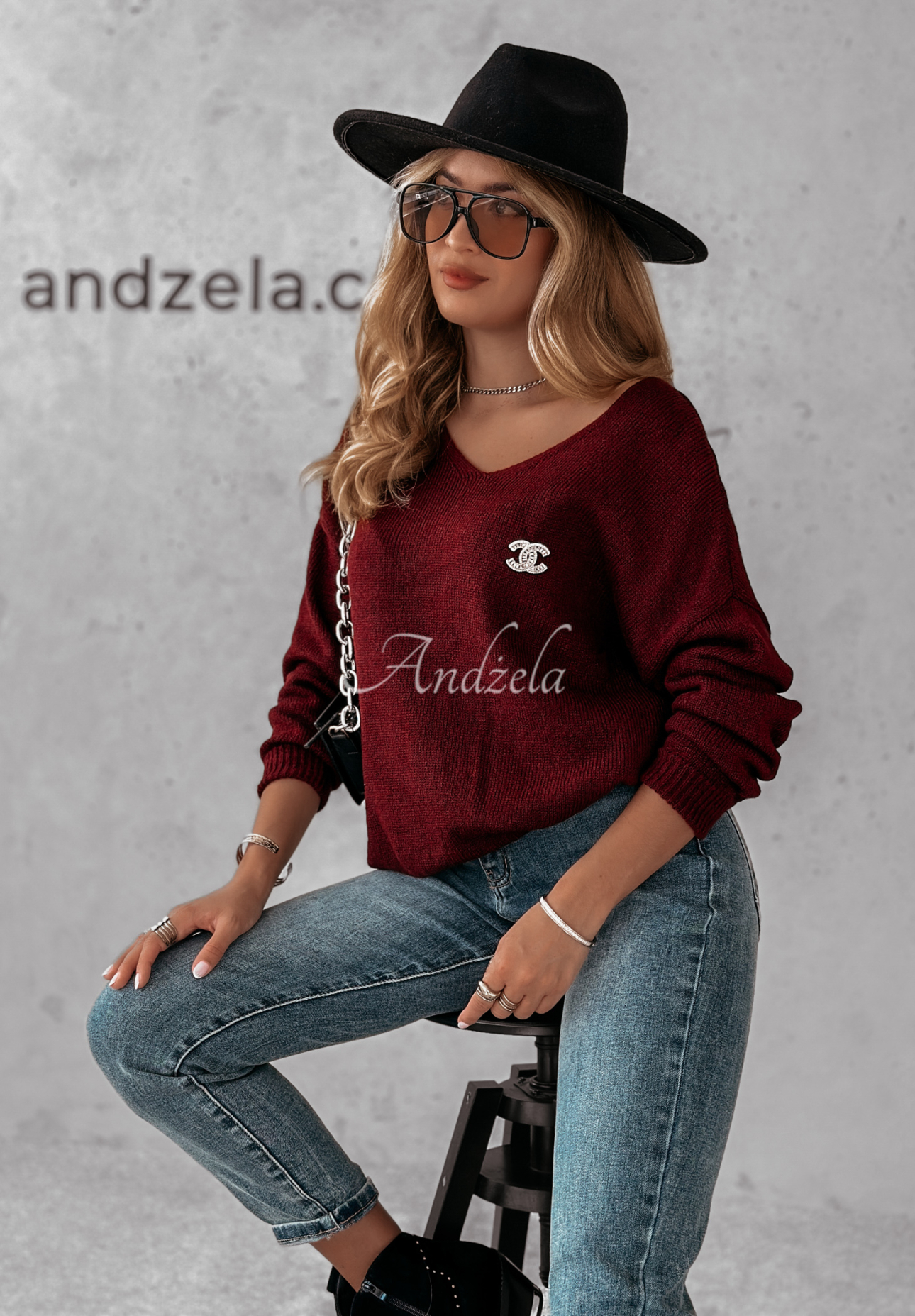 Sweter z dekoltem Caffe Latte burgundowy