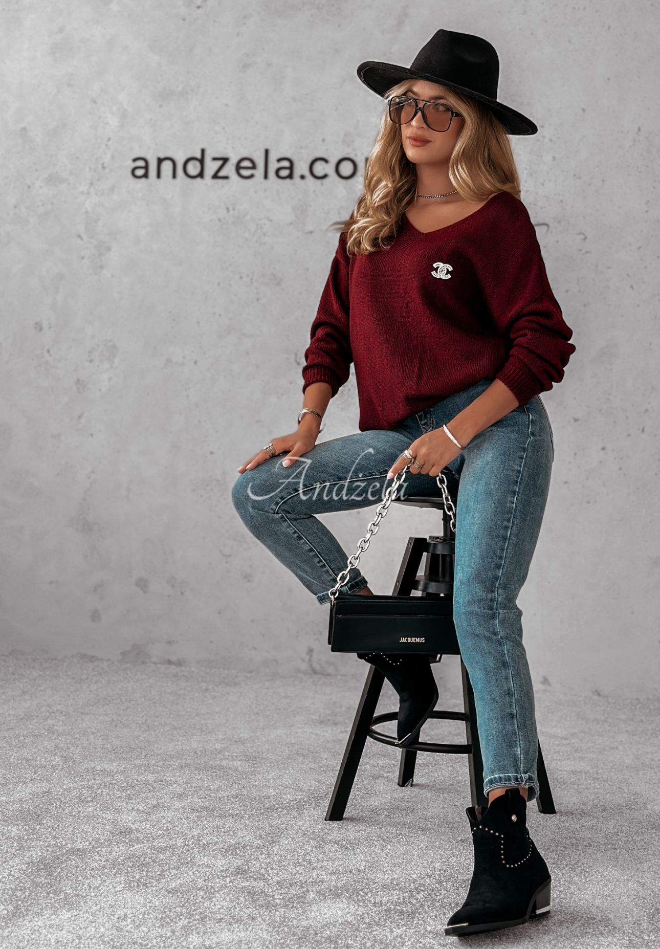 Sweter z dekoltem Caffe Latte burgundowy