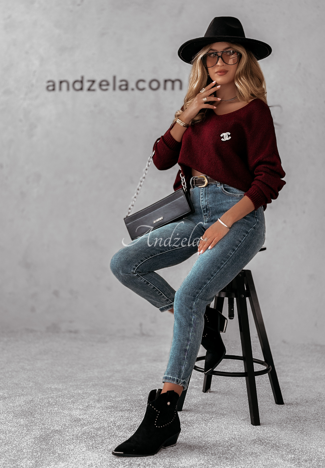 Sweter z dekoltem Caffe Latte burgundowy