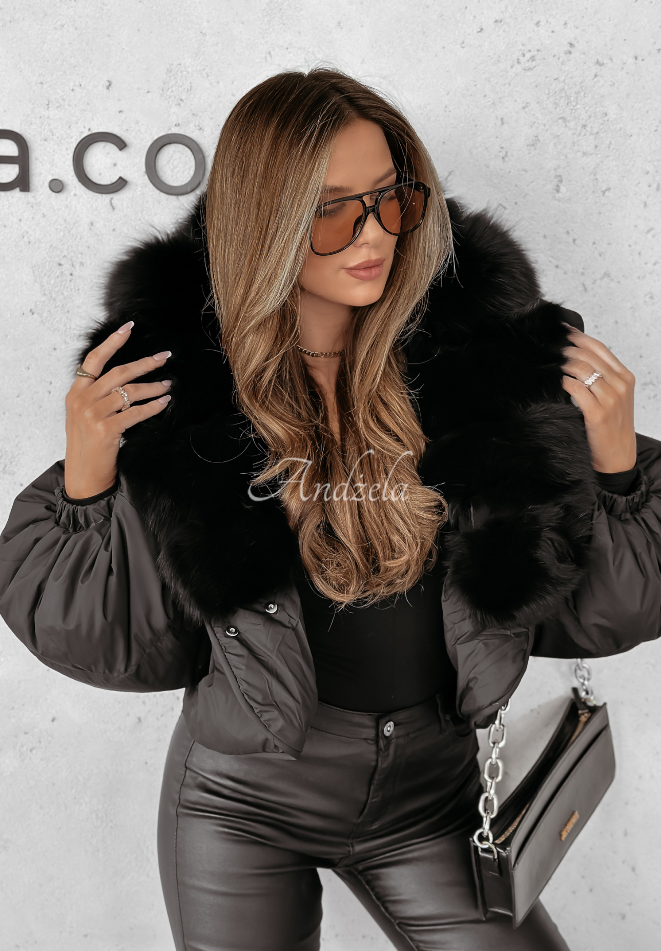 Short down jacket with fur Snow Thanks black