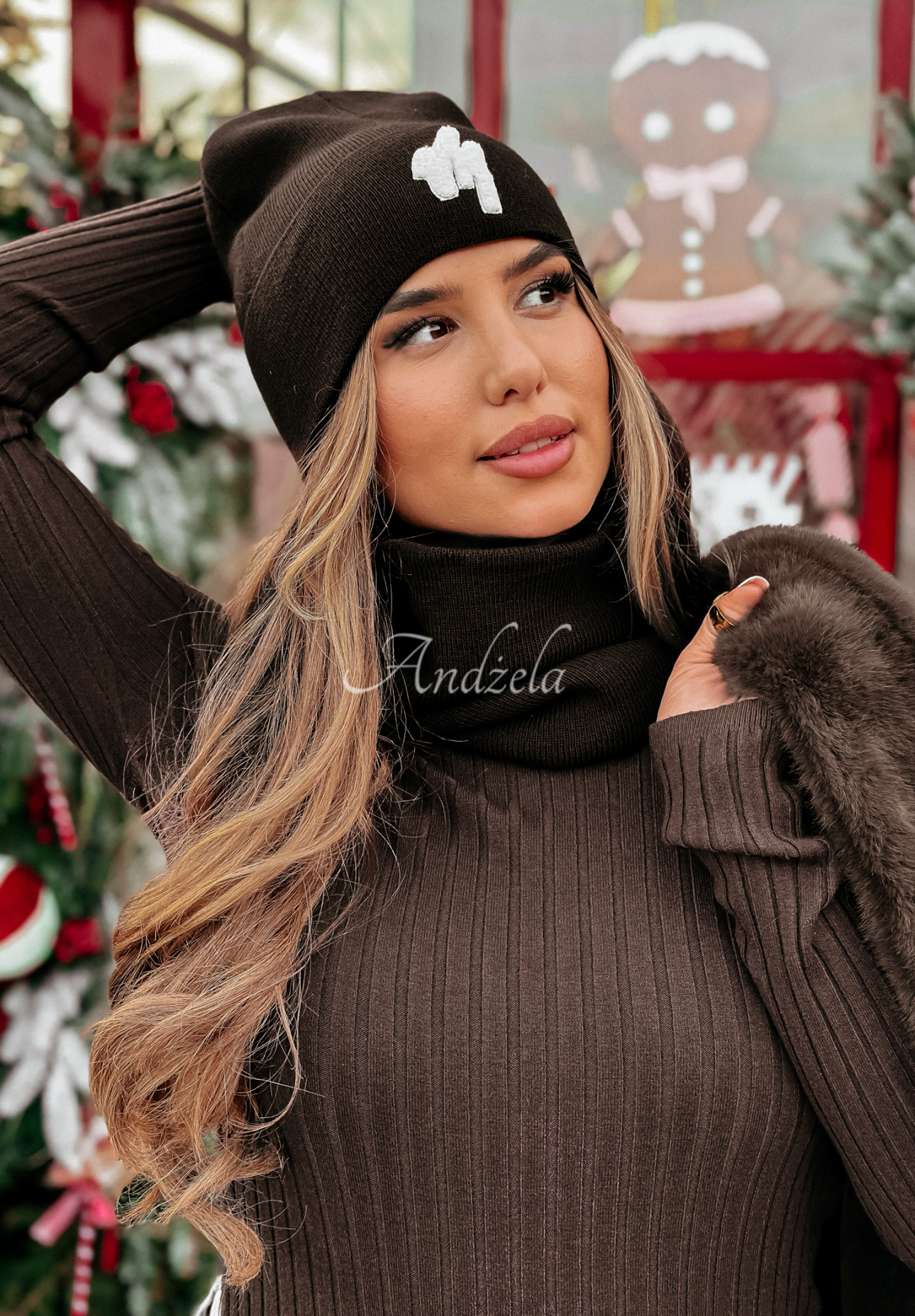 Ribbed cap with Good Morning embroidery chocolate.