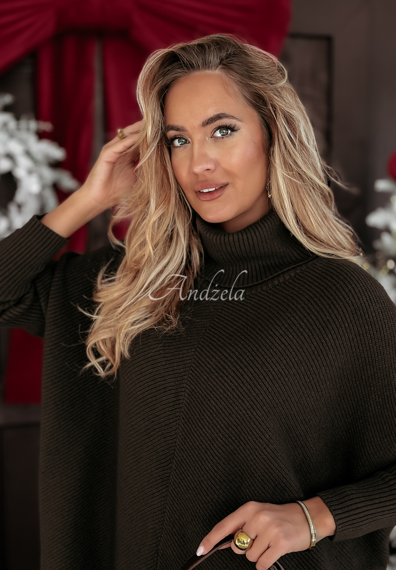 Sweter oversize z golfem Winter Hue czekoladowy