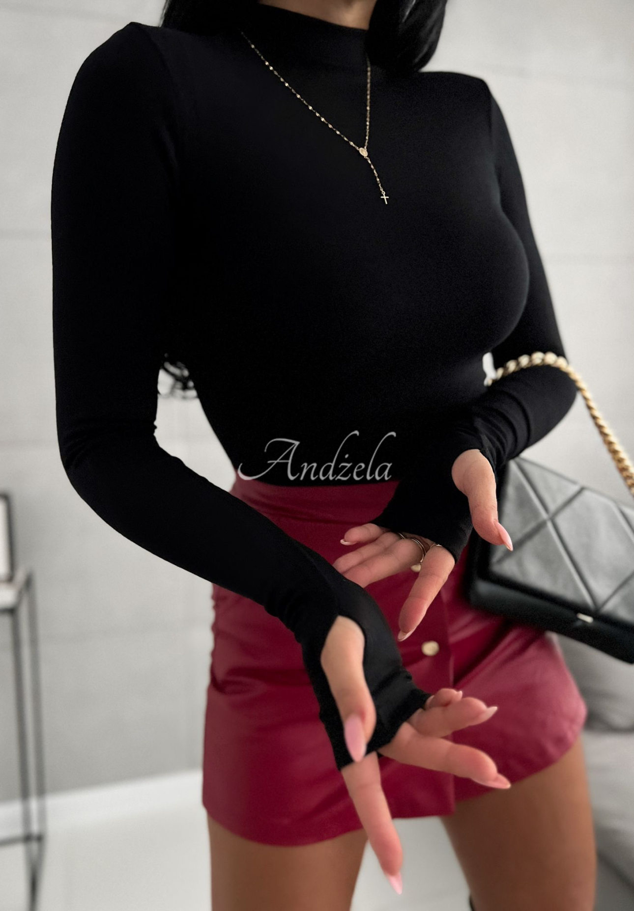 Wiskozowa bluzka longsleeve z półgolfem First Of All czarna