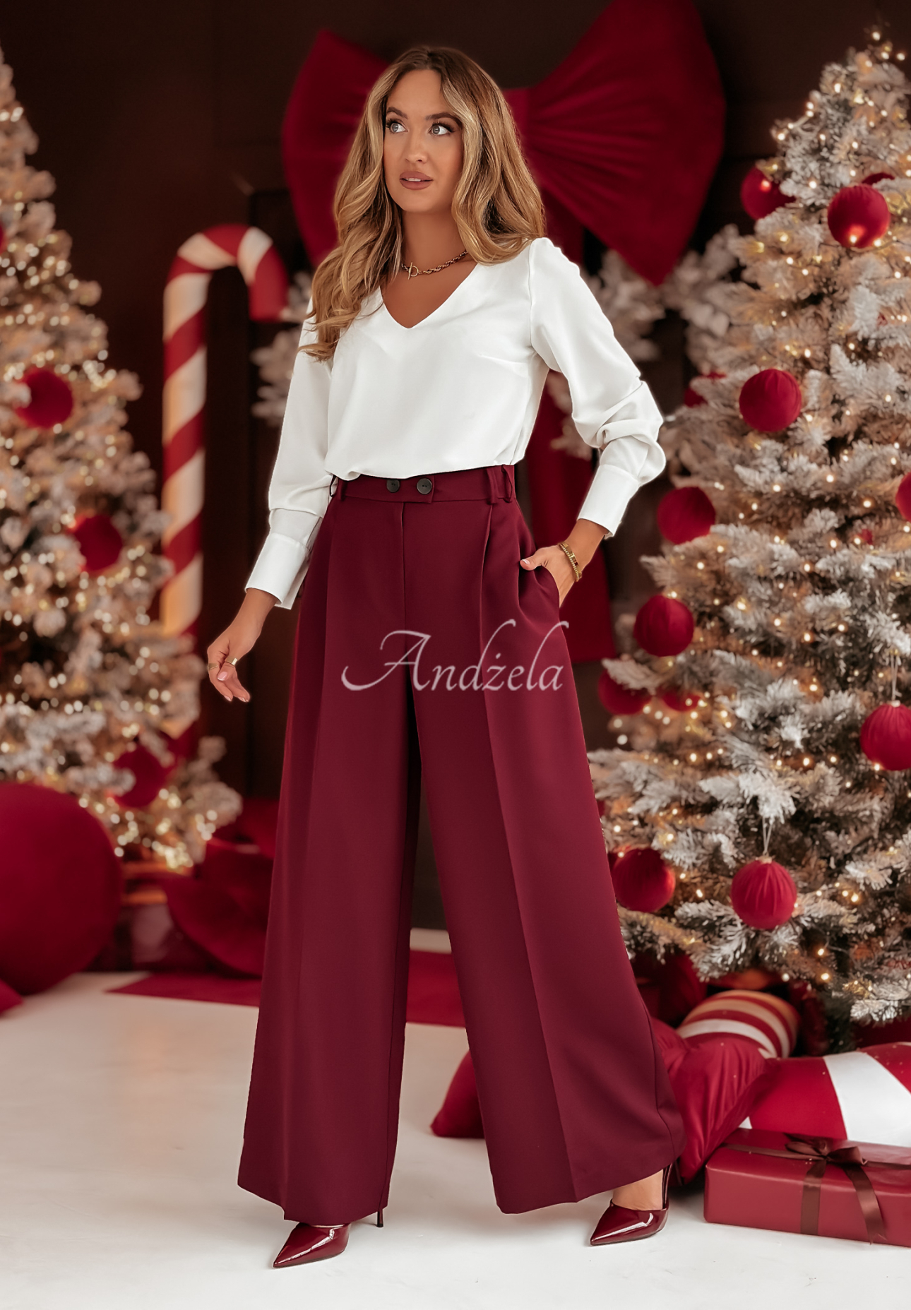 Simple Is Beautiful neckline blouse white