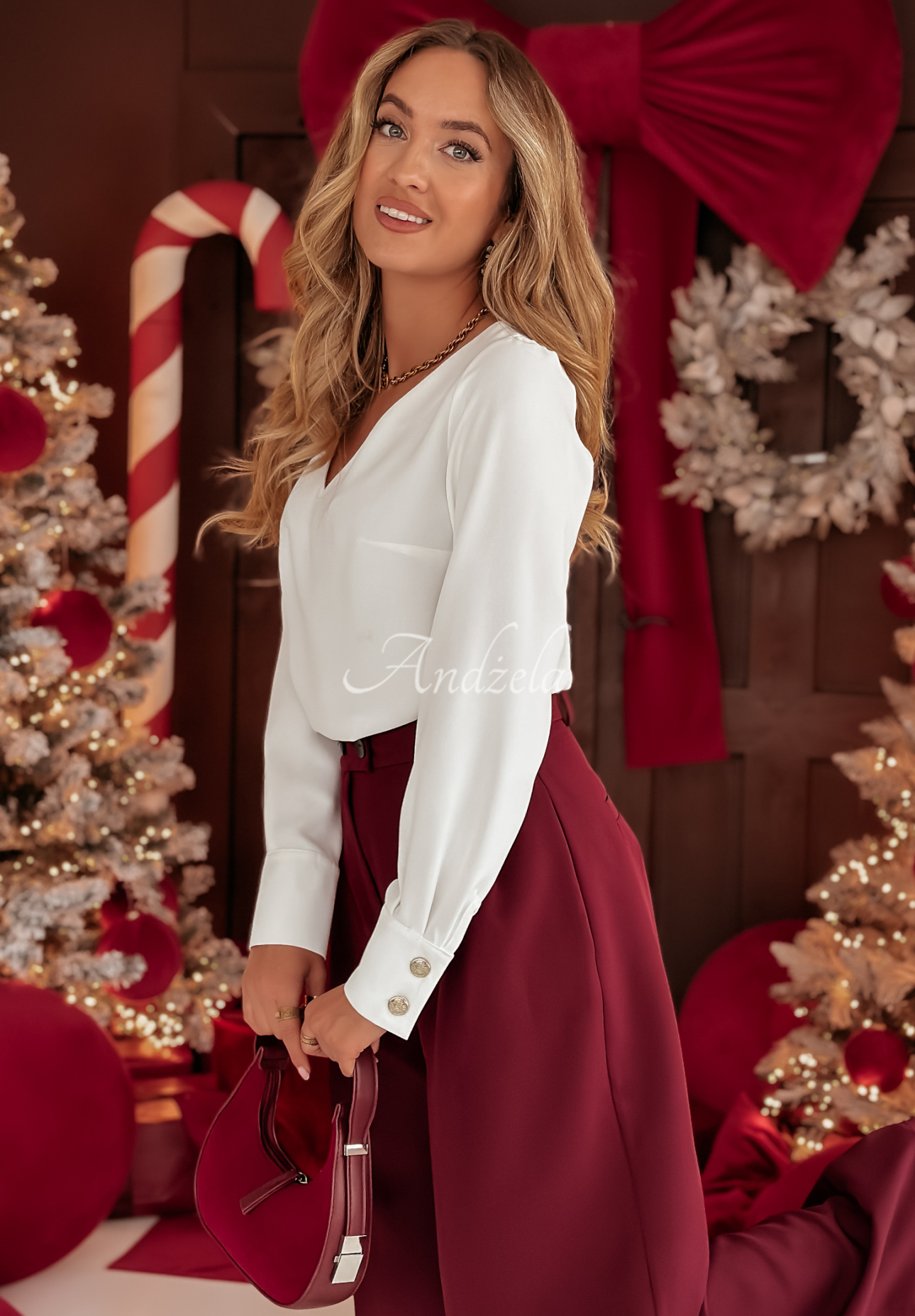 Simple Is Beautiful neckline blouse white