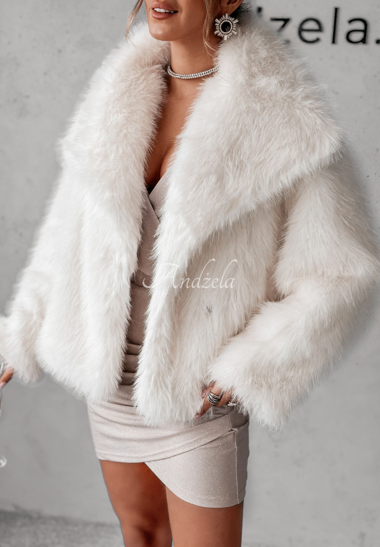 Krótki płaszcz futerko Bear Elegance ecru