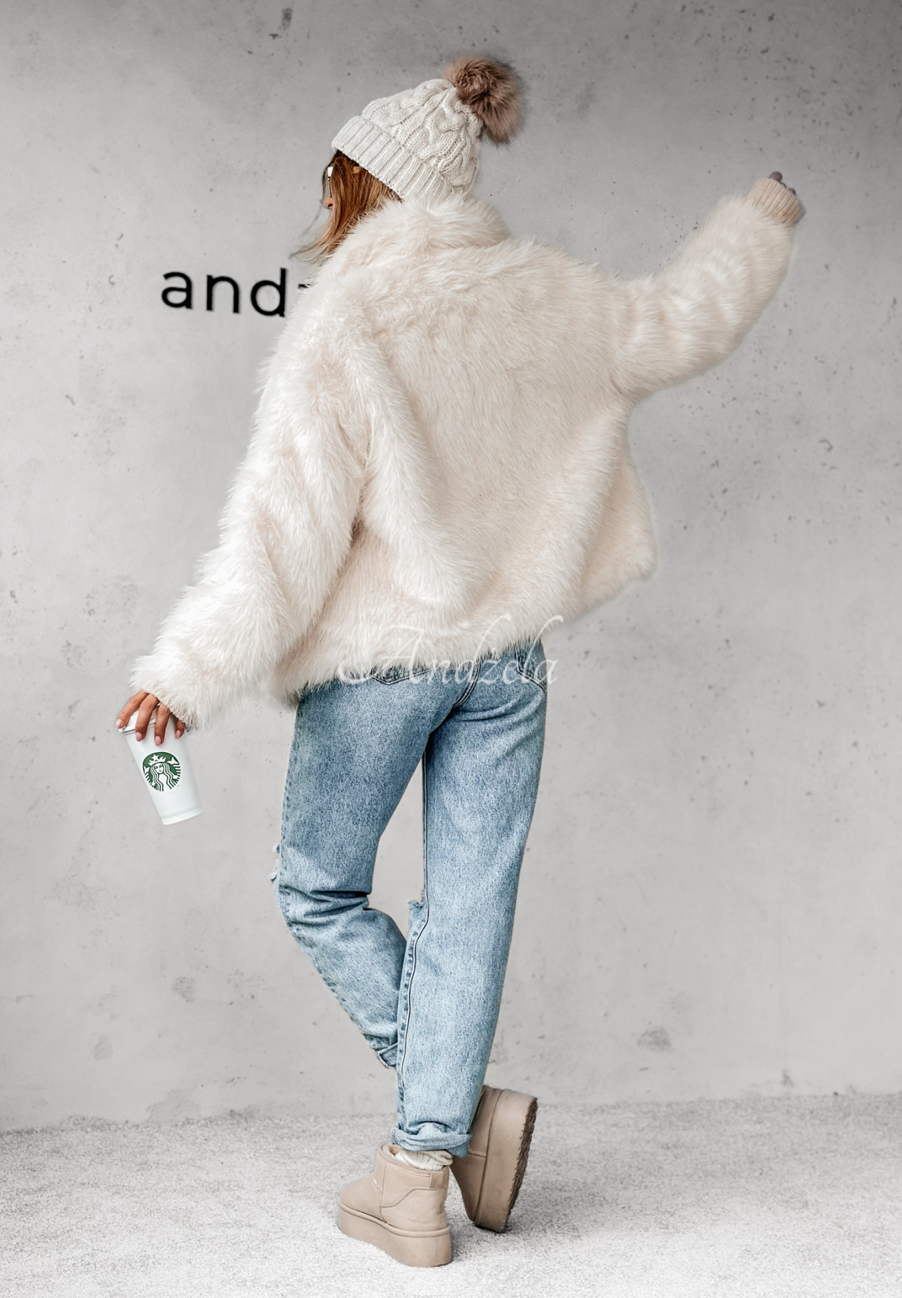 Krótki płaszcz futerko Bear Elegance ecru