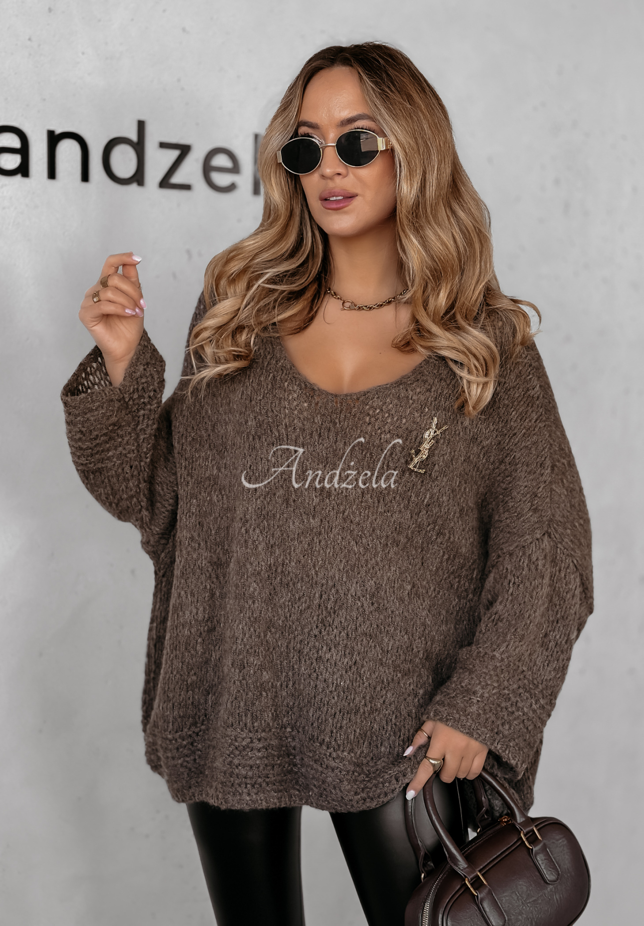 Sweter oversize z wełną Gentle Cuddle czekoladowy