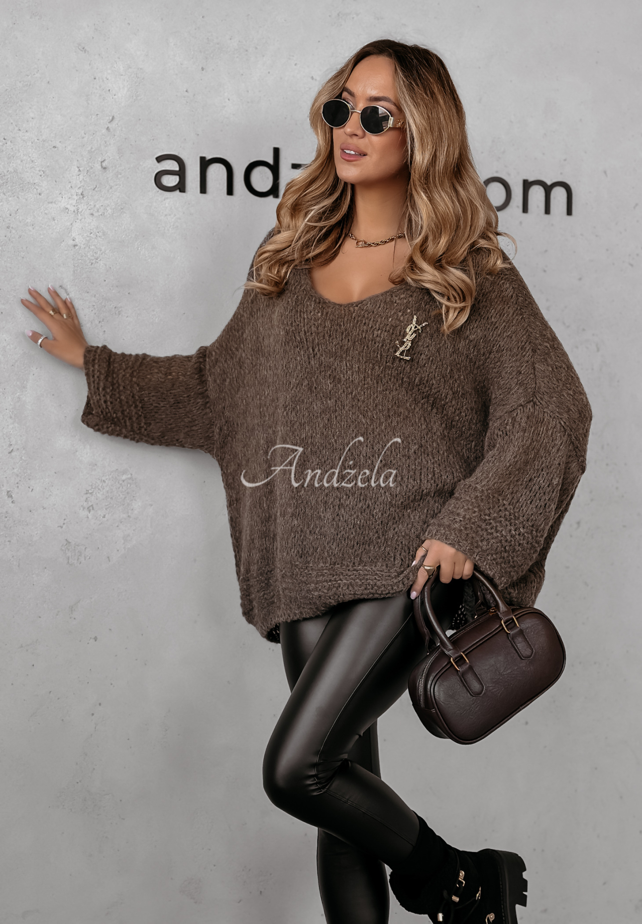Sweter oversize z wełną Gentle Cuddle czekoladowy