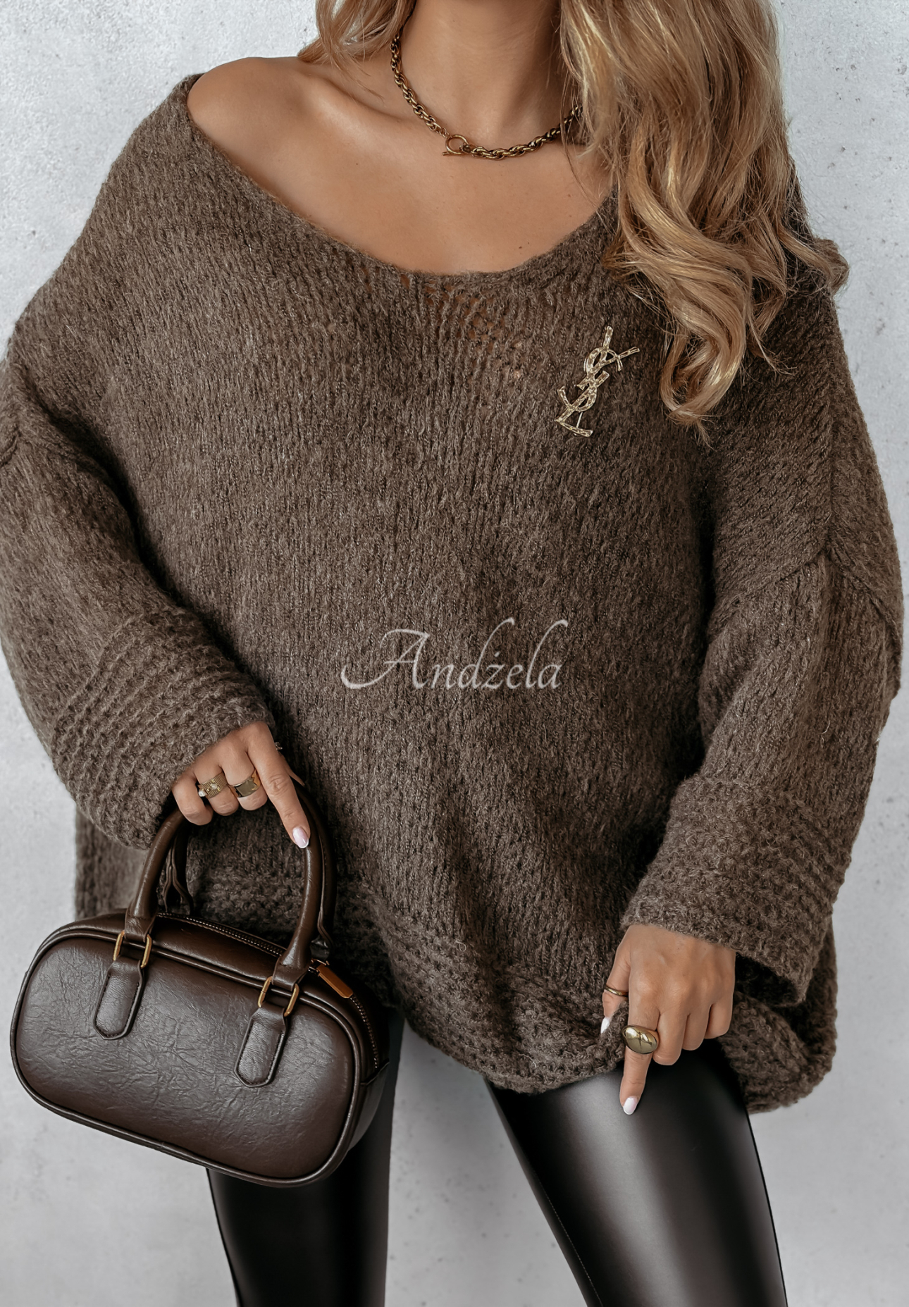 Sweter oversize z wełną Gentle Cuddle czekoladowy