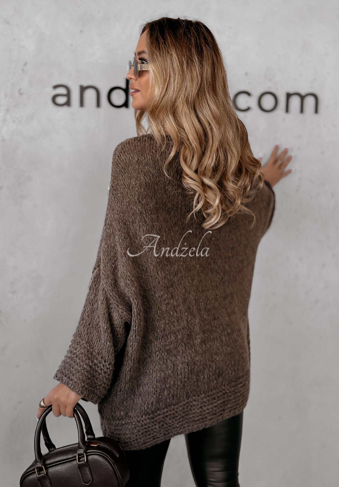 Sweter oversize Gentle Cuddle czekoladowy