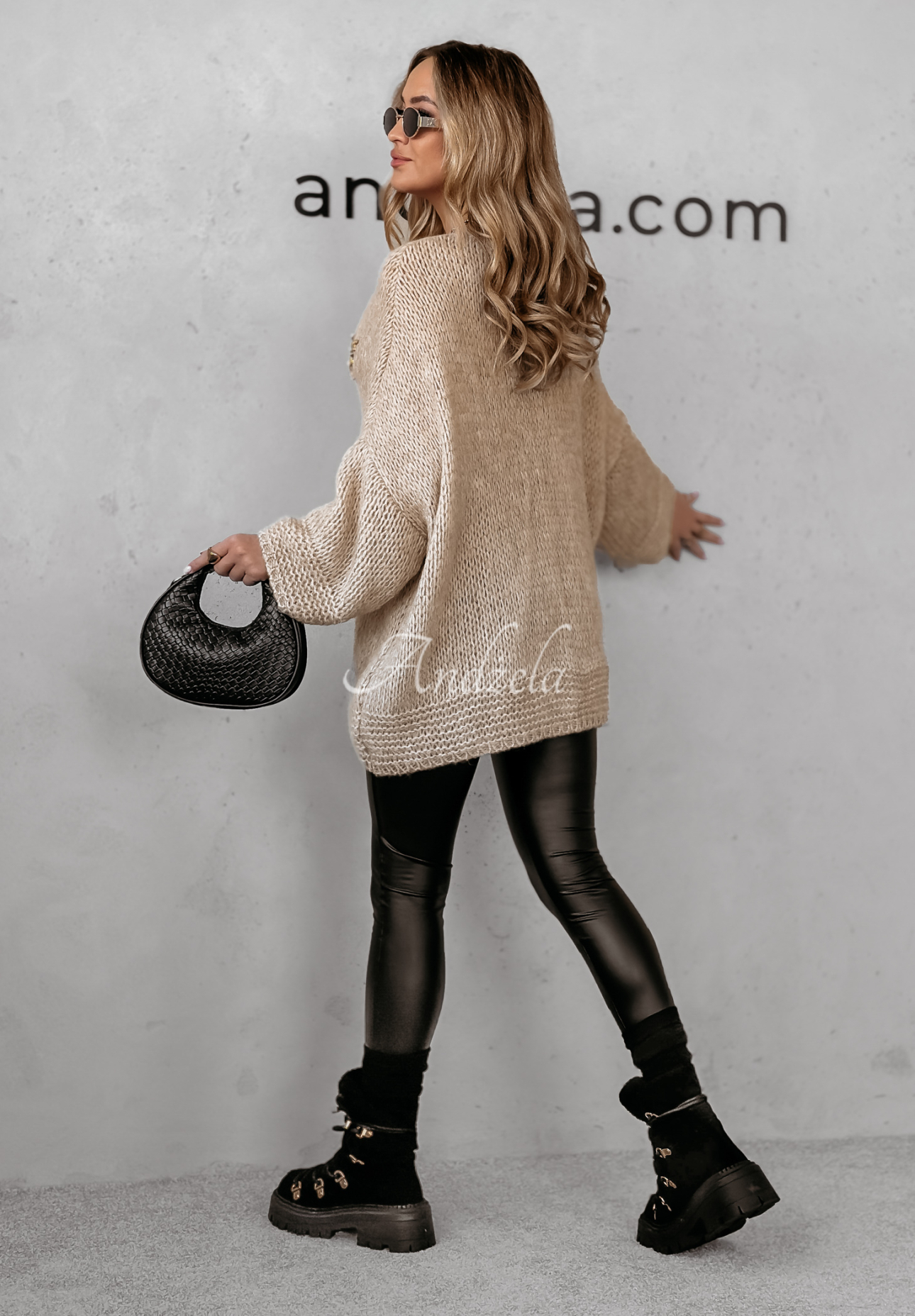 Sweter oversize z wełną Gentle Cuddle beżowy