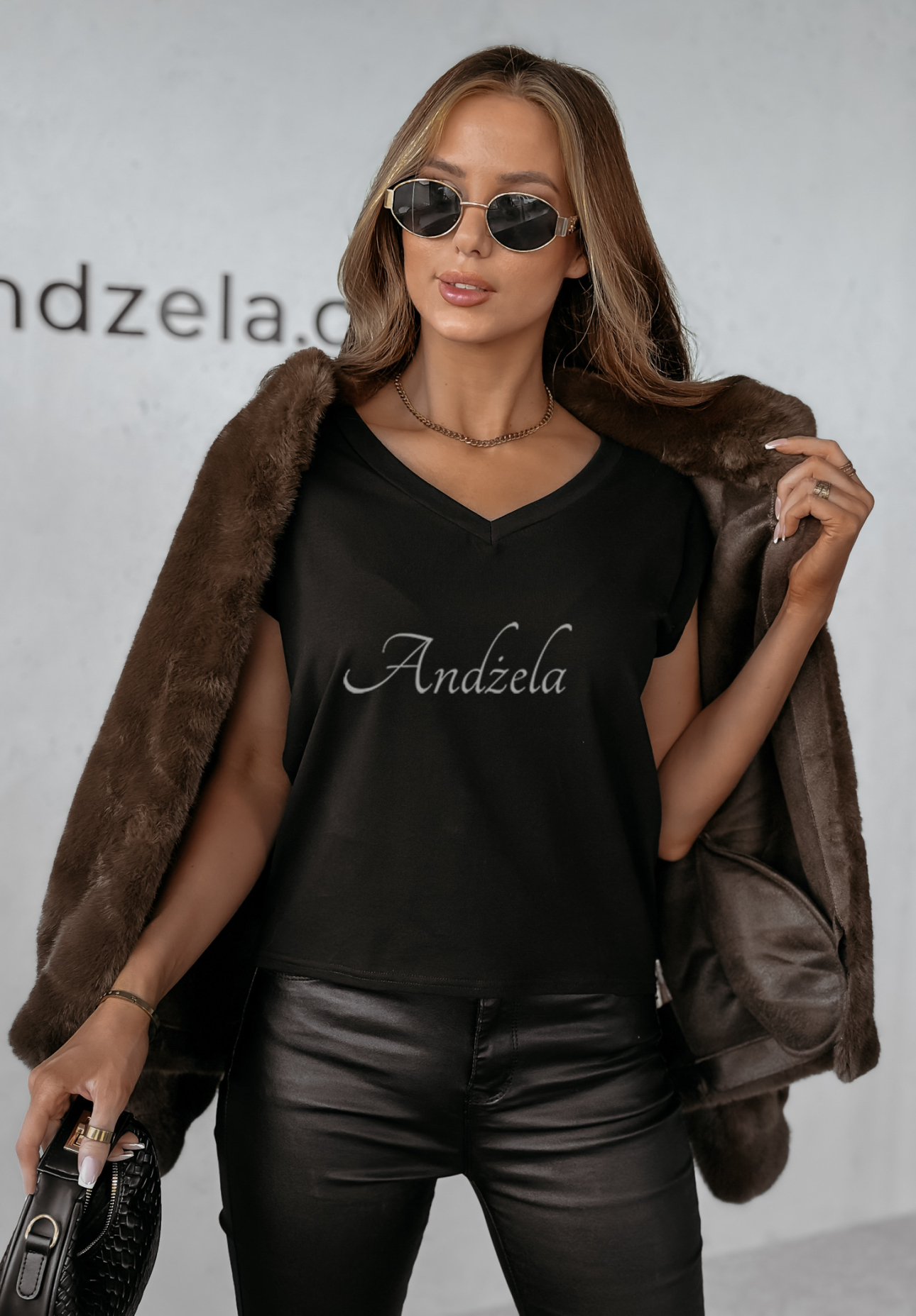 Bawełniany T-shirt V-neck czarny