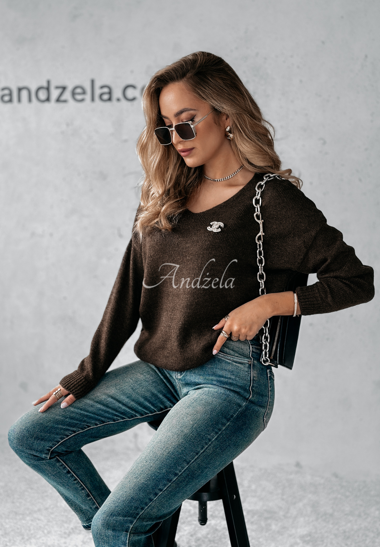 Sweater with neckline Caffe Latte chocolate
