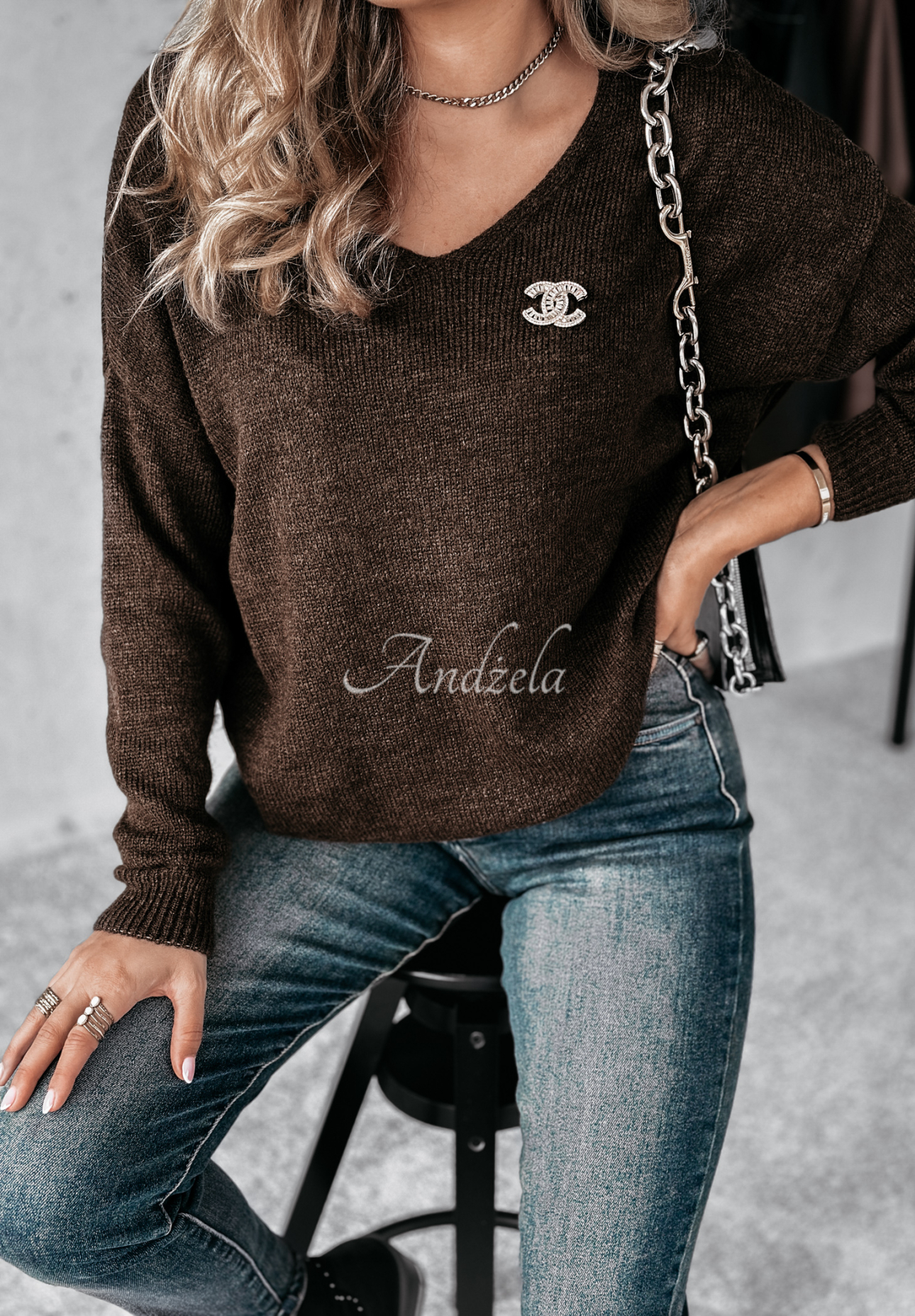Sweater with neckline Caffe Latte chocolate
