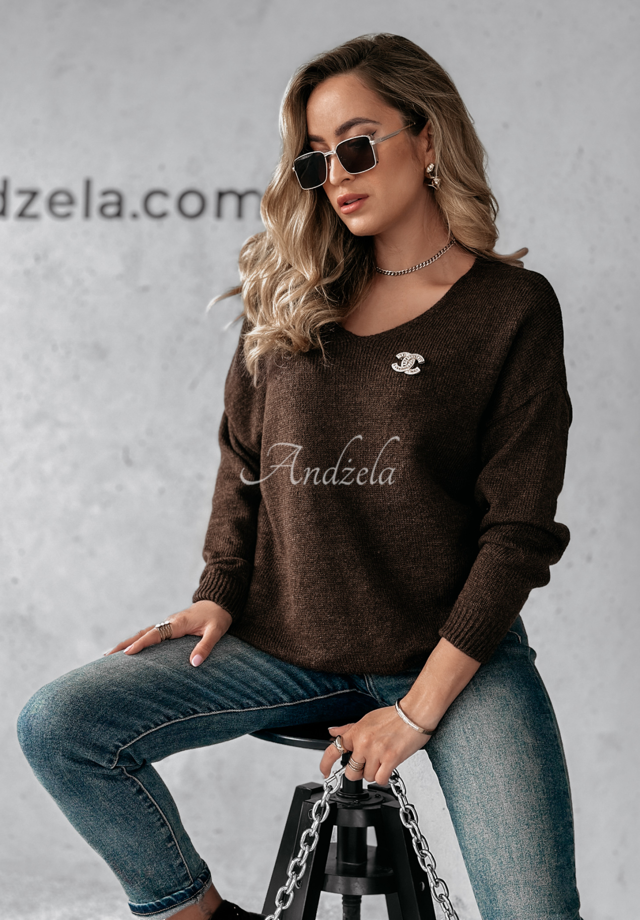 Sweter z dekoltem Caffe Latte czekoladowy