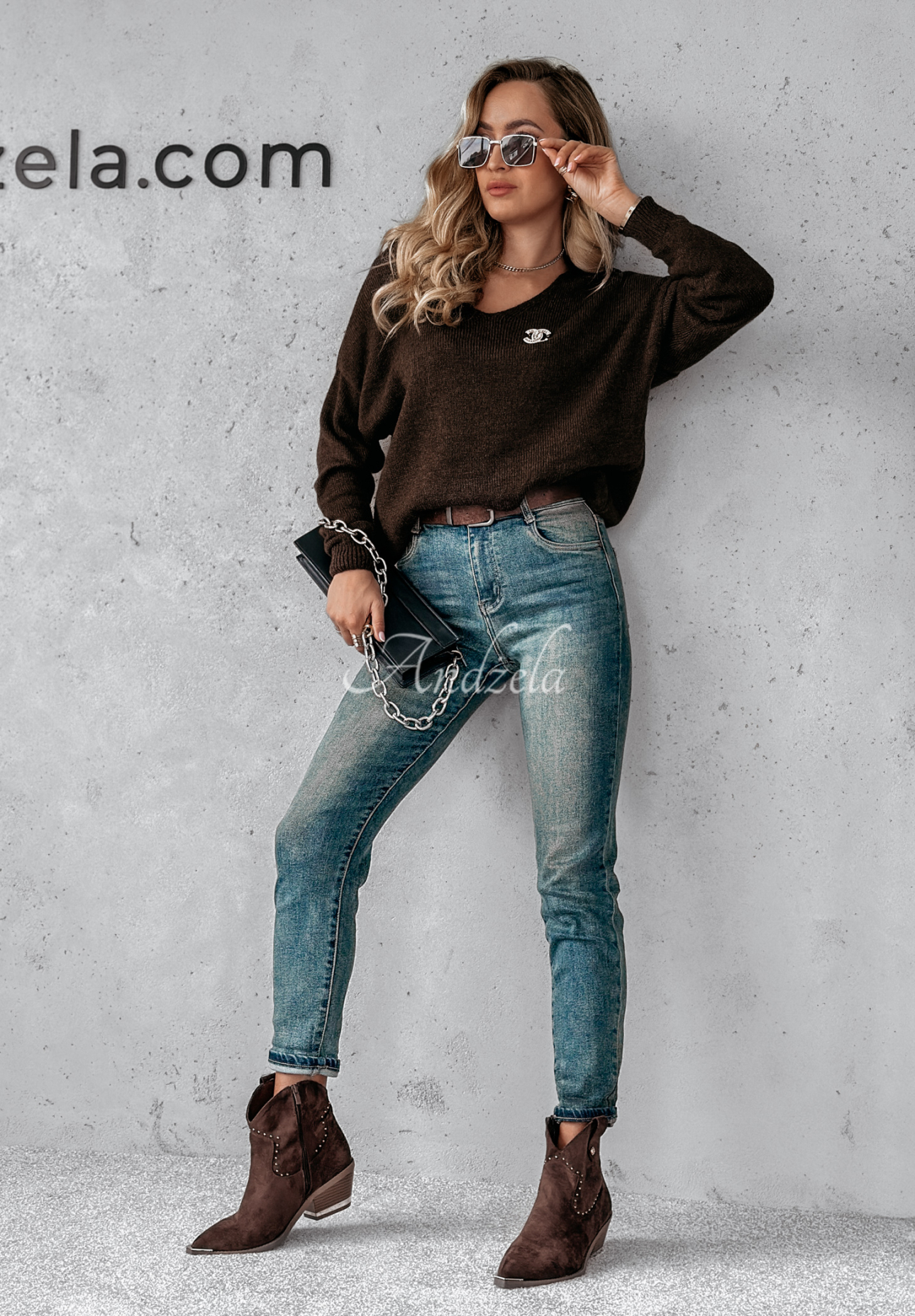 Sweter z dekoltem Caffe Latte czekoladowy