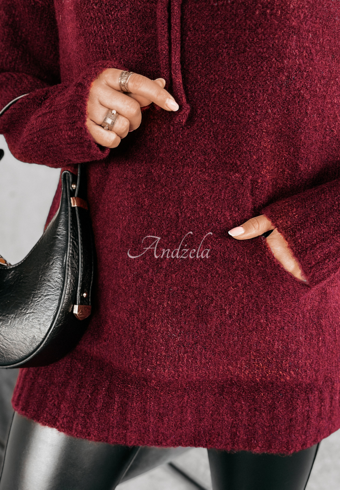 Sweter oversize z kapturem i wełną Carra burgundowy