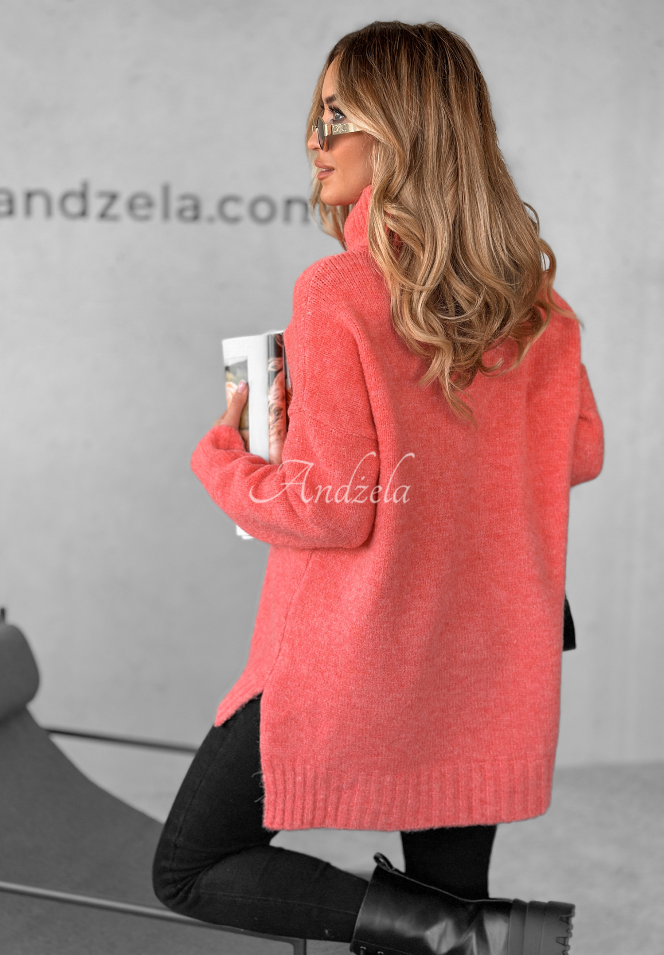 Sweter oversize z golfem i wełną Benin koralowy