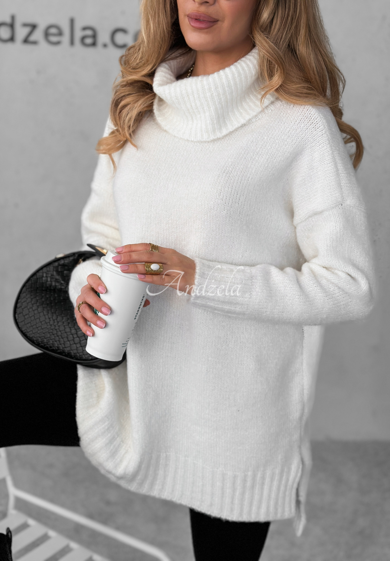 Sweter oversize z golfem i wełną Benin ecru