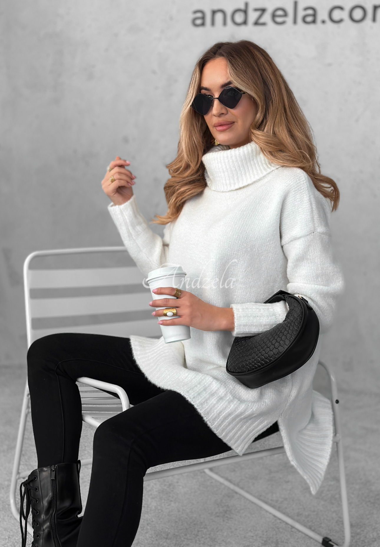 Sweter oversize z golfem i wełną Benin ecru