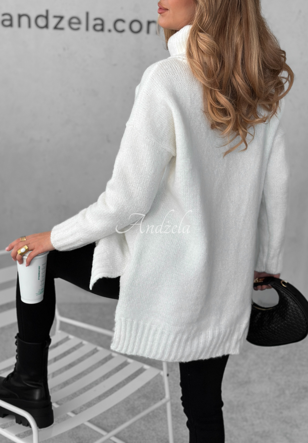 Sweter oversize z golfem i wełną Benin ecru