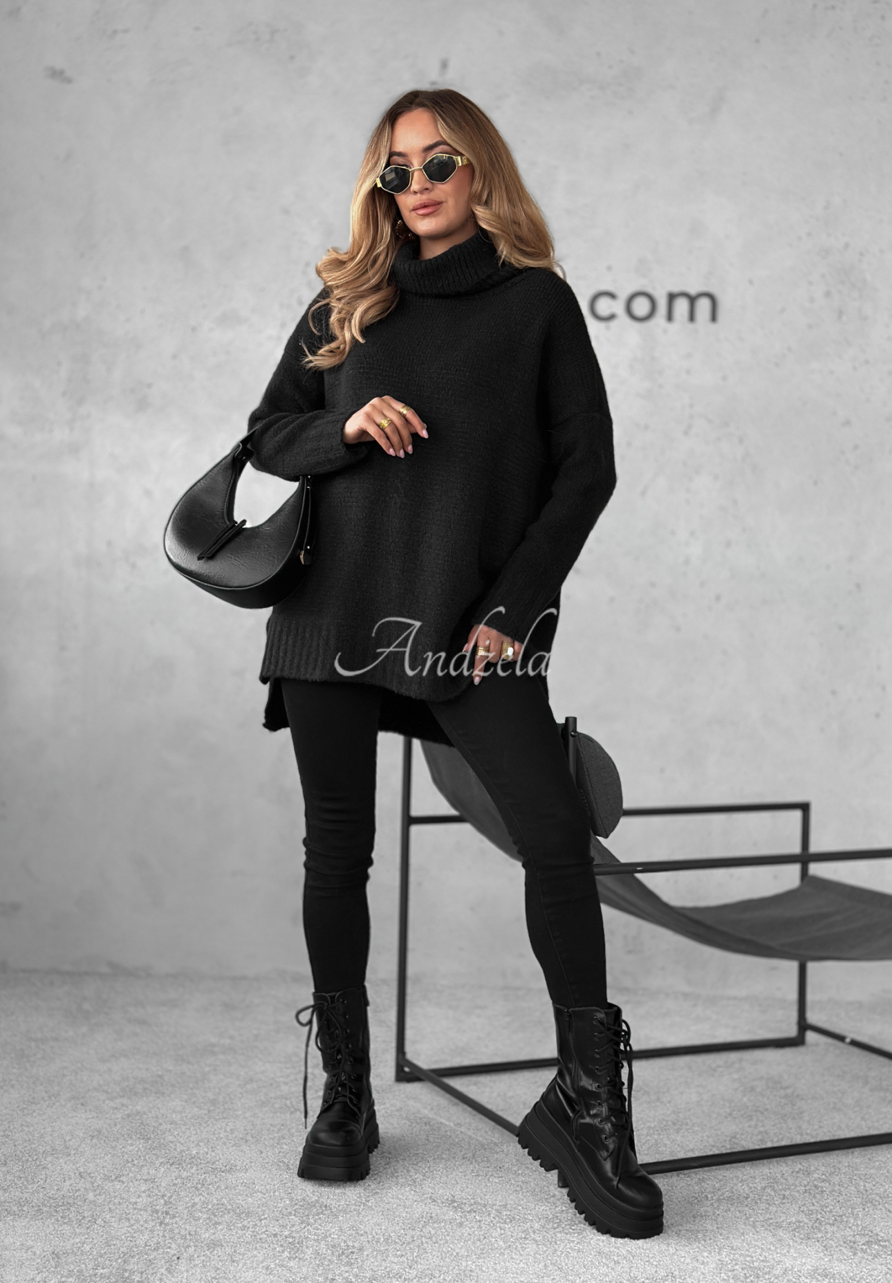 Sweter oversize z golfem i wełną Benin czarny