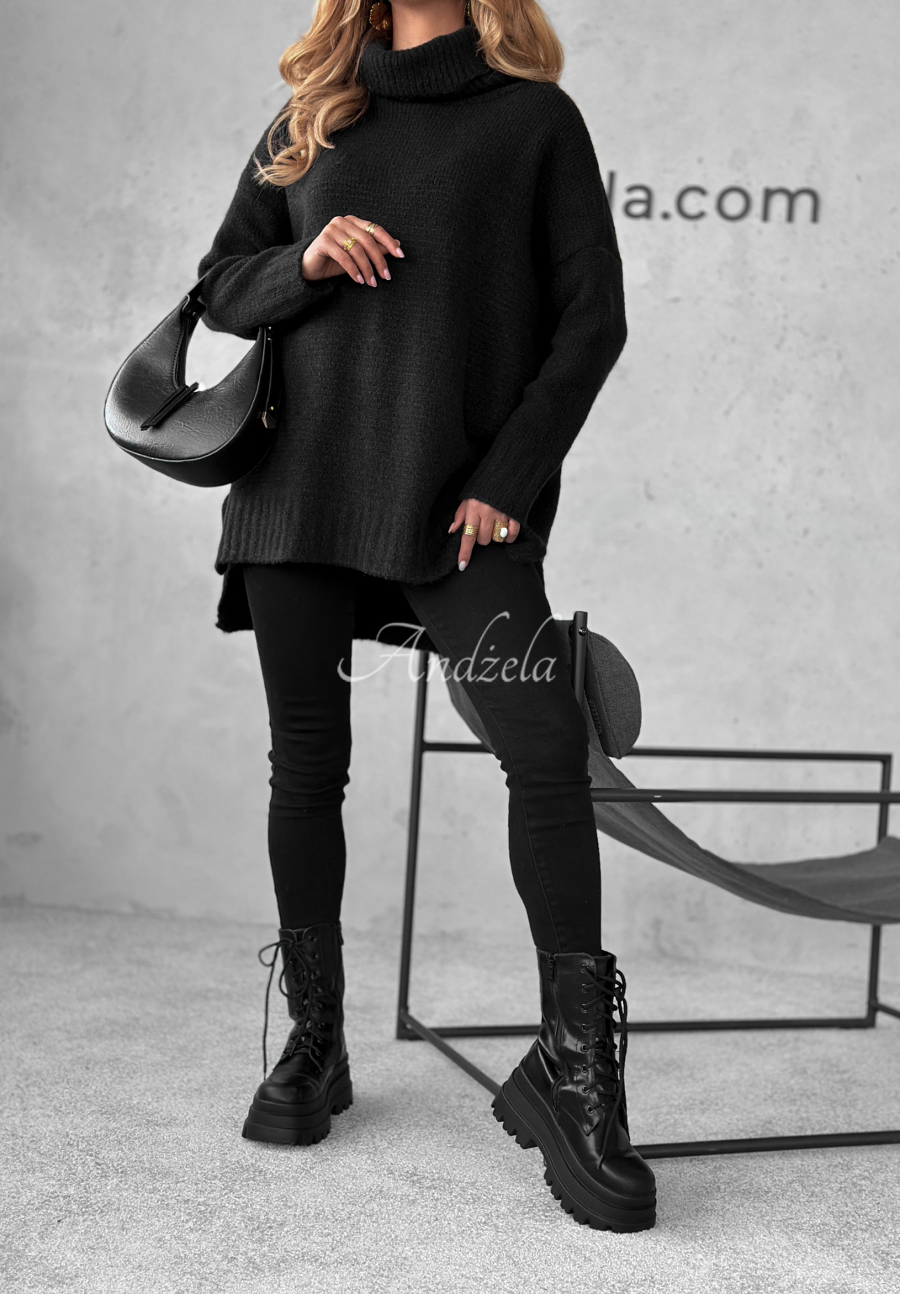 Sweter oversize z golfem i wełną Benin czarny