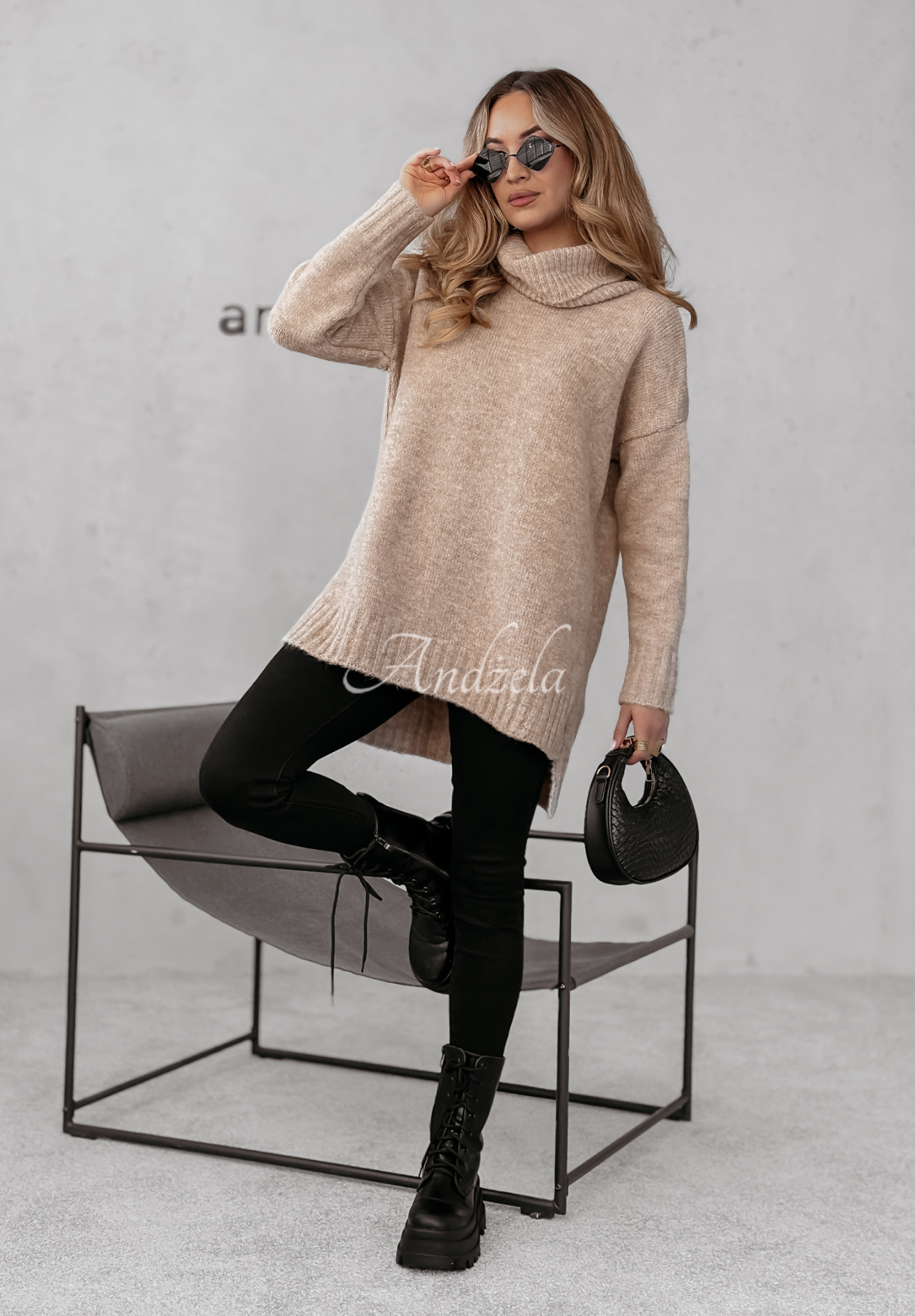 Sweter oversize z golfem i wełną Benin beżowy