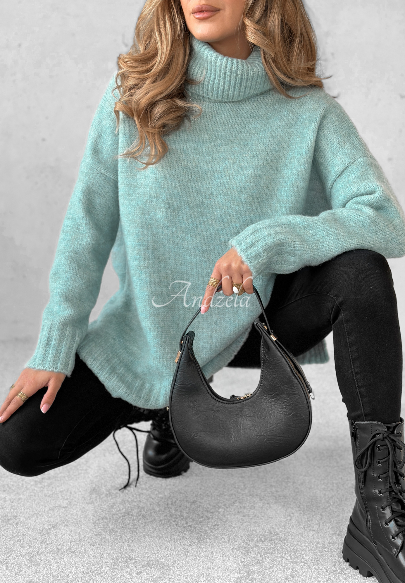 Sweter oversize z golfem i wełną Benin jasnoniebieski