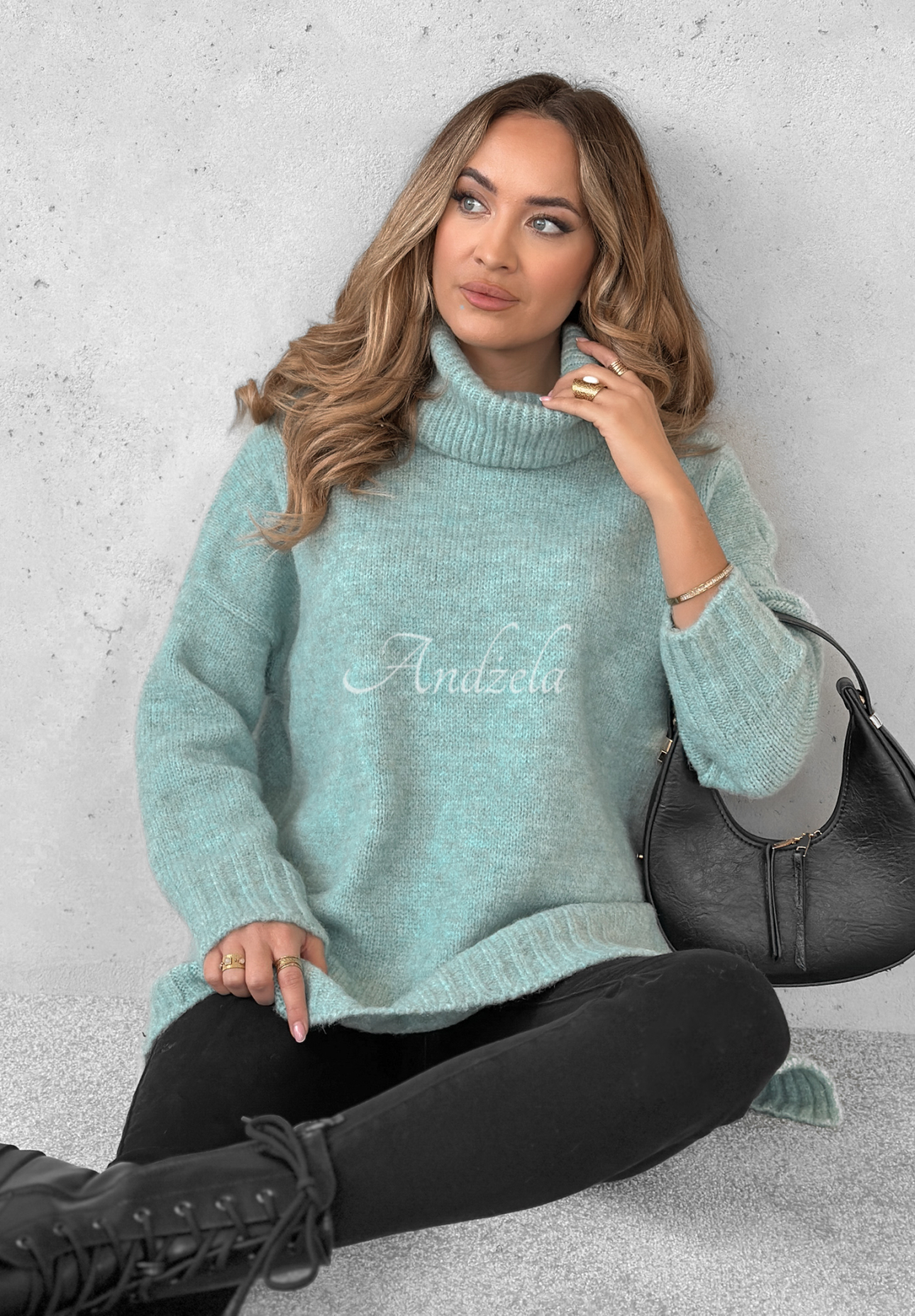 Sweter oversize z golfem i wełną Benin jasnoniebieski