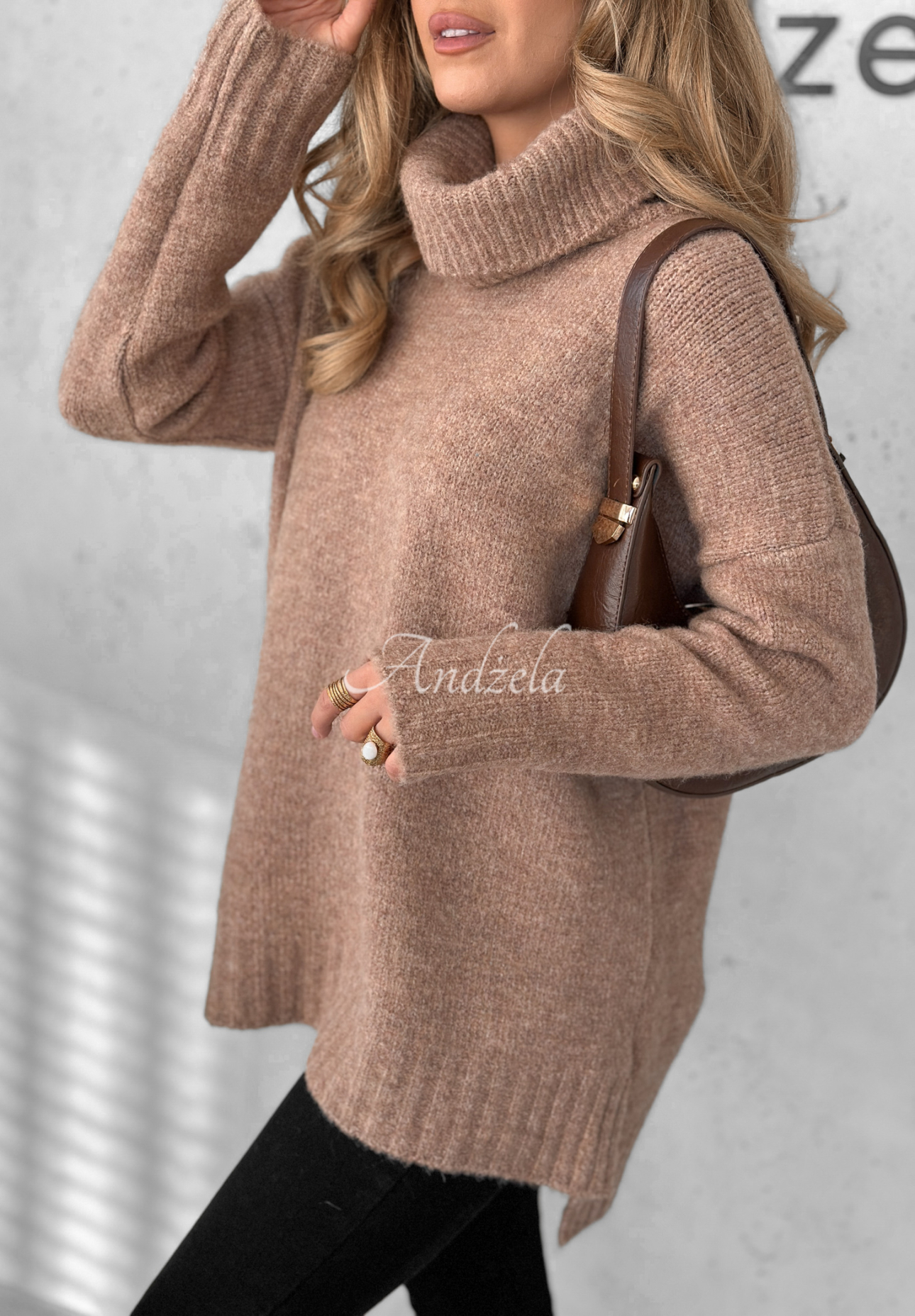 Sweter oversize z golfem Benin mocha
