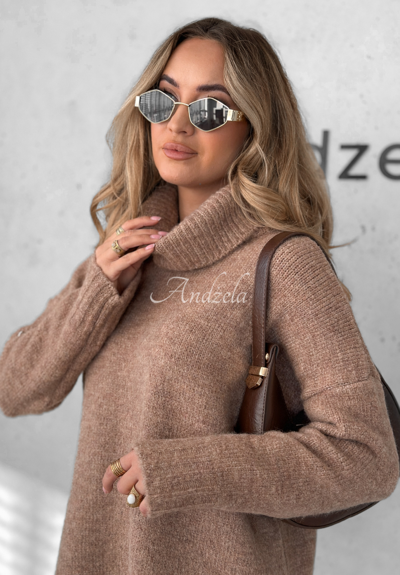 Sweter oversize z golfem i wełną Benin mokka