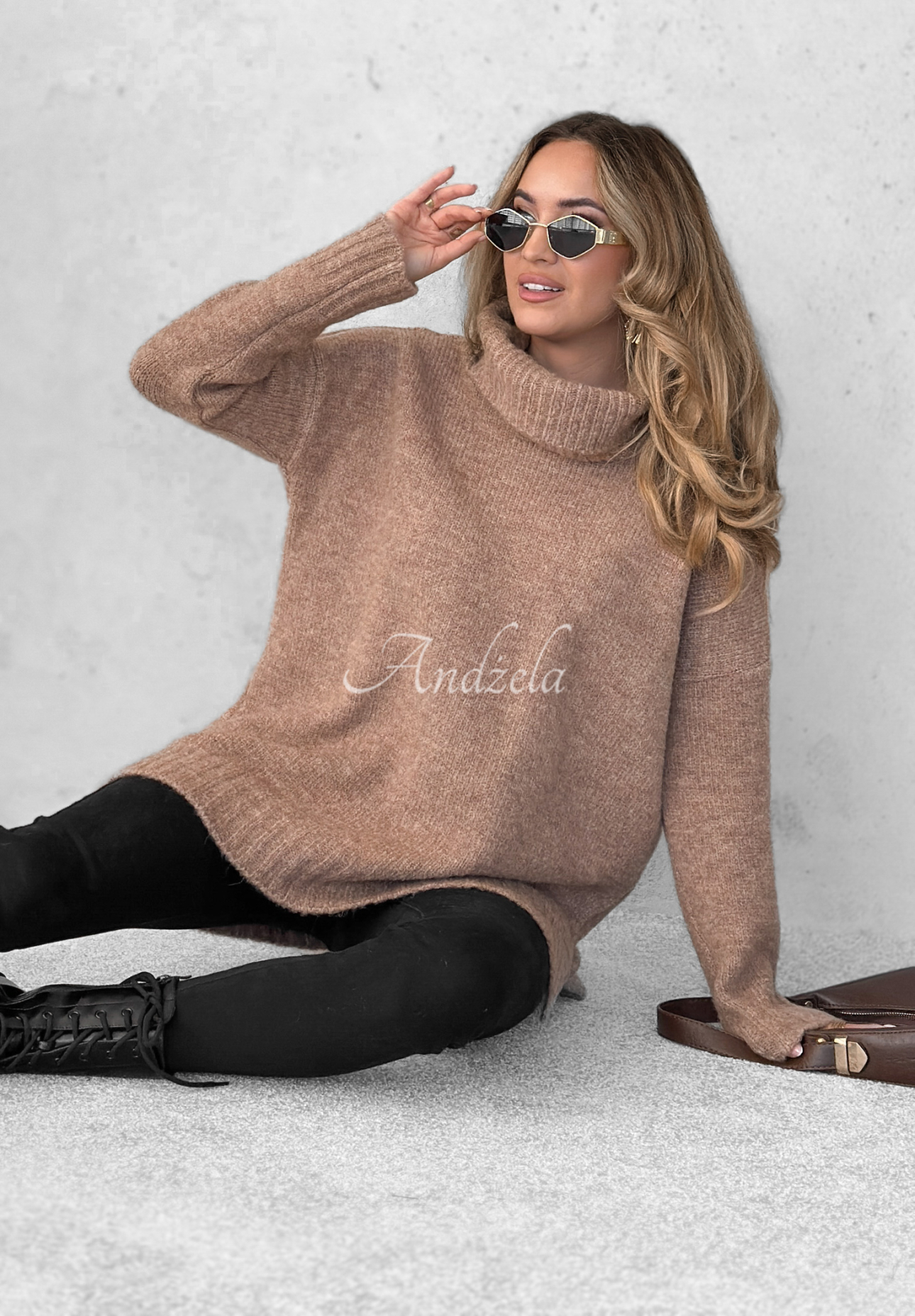 Sweter oversize z golfem i wełną Benin mokka