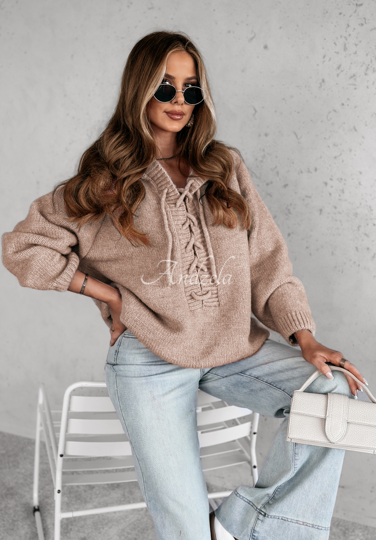 Sznurowany sweter oversize z kapturem i wełną Laossi beżowy