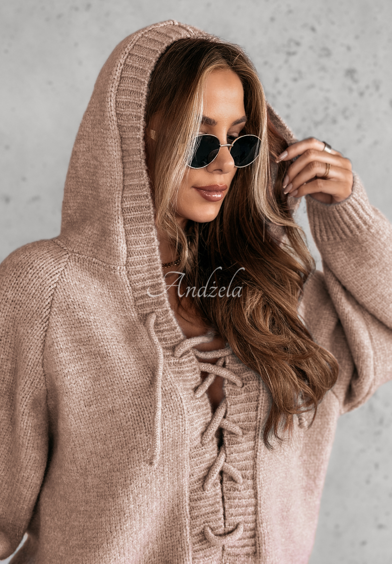 Sznurowany sweter oversize z kapturem i wełną Laossi beżowy