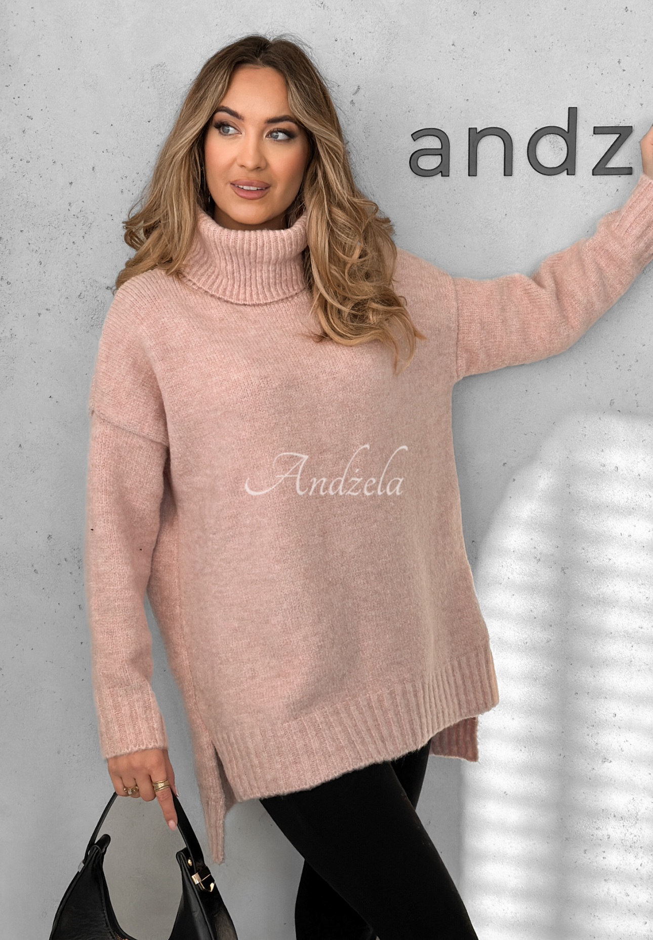 Sweter oversize z golfem i wełną Benin pudrowy róż