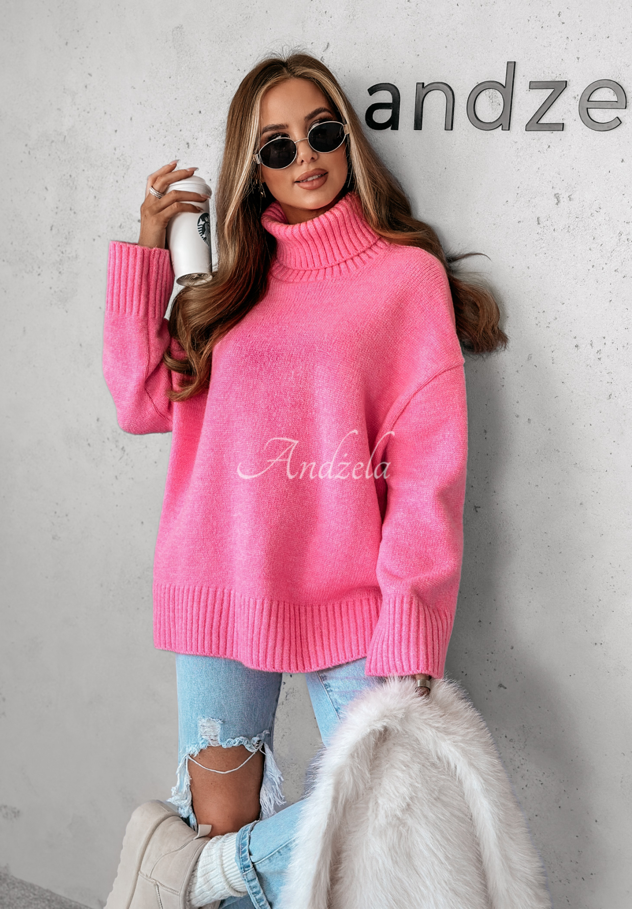 Sweter oversize z golfem Camille różowy