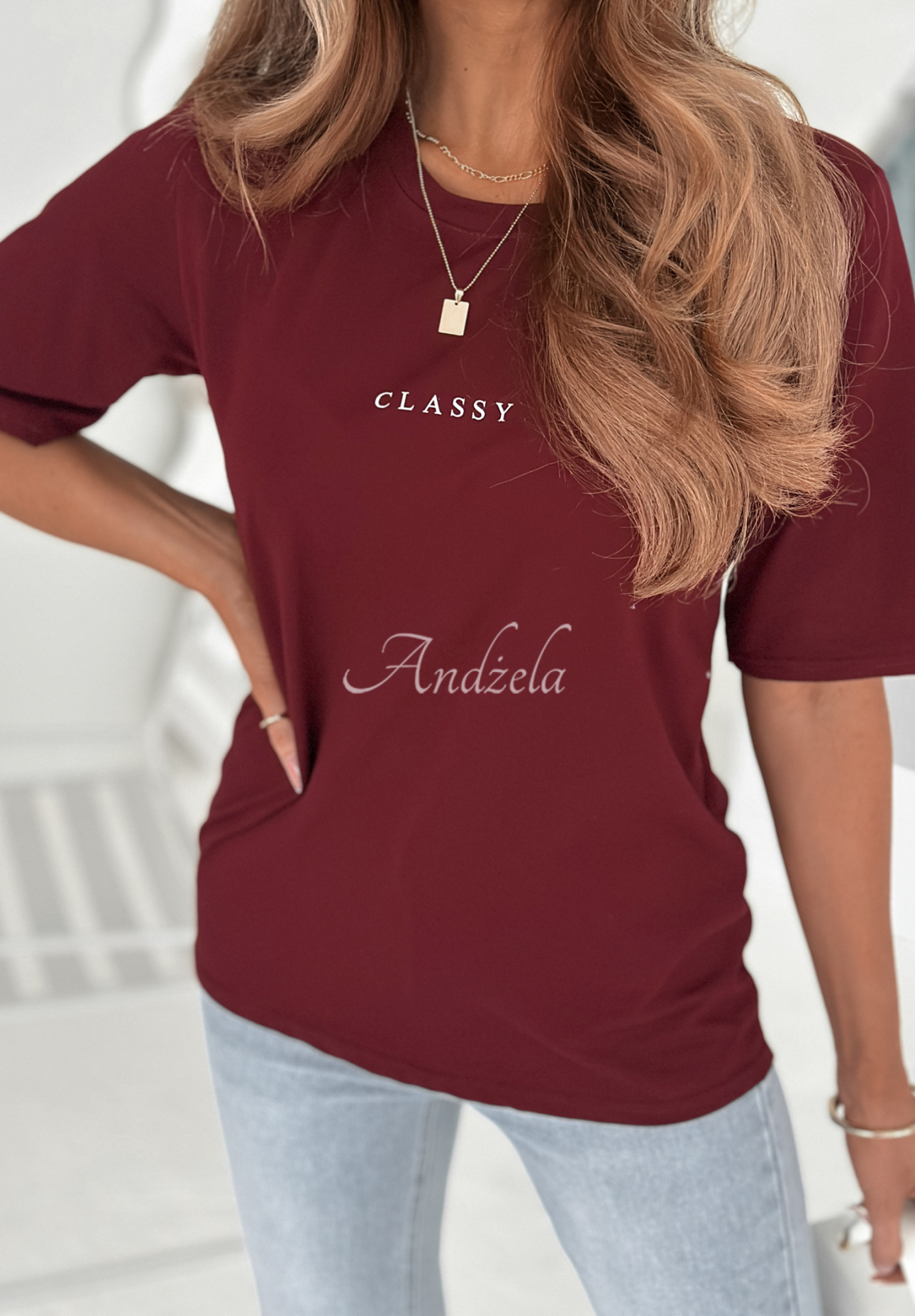 T-shirt z napisem Classy burgundowy