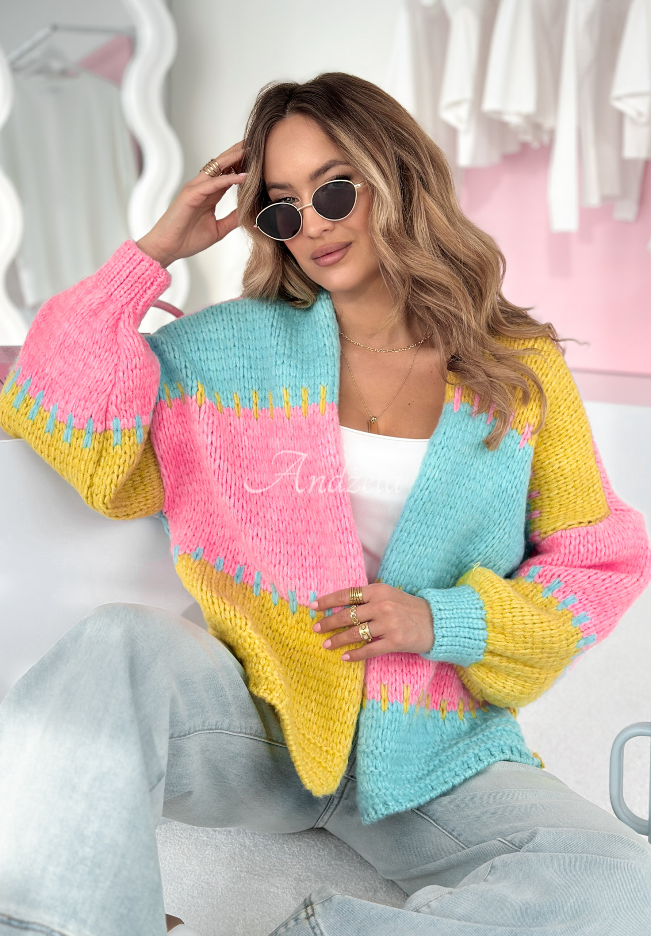 Krótki kardigan oversize z wełną Seriously Pretty niebiesko-żółty