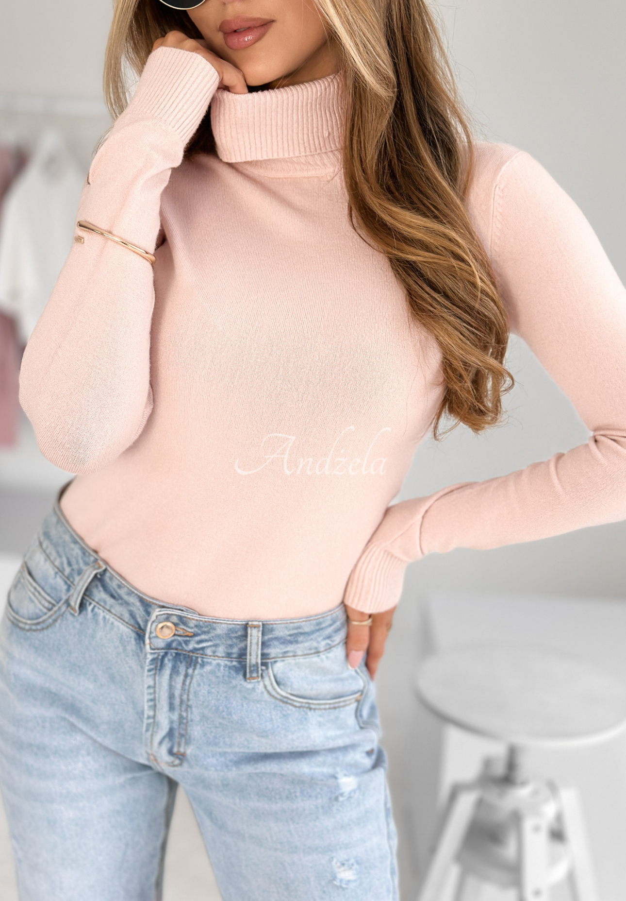 Dopasowany sweter z golfem Solange pudrowy róż