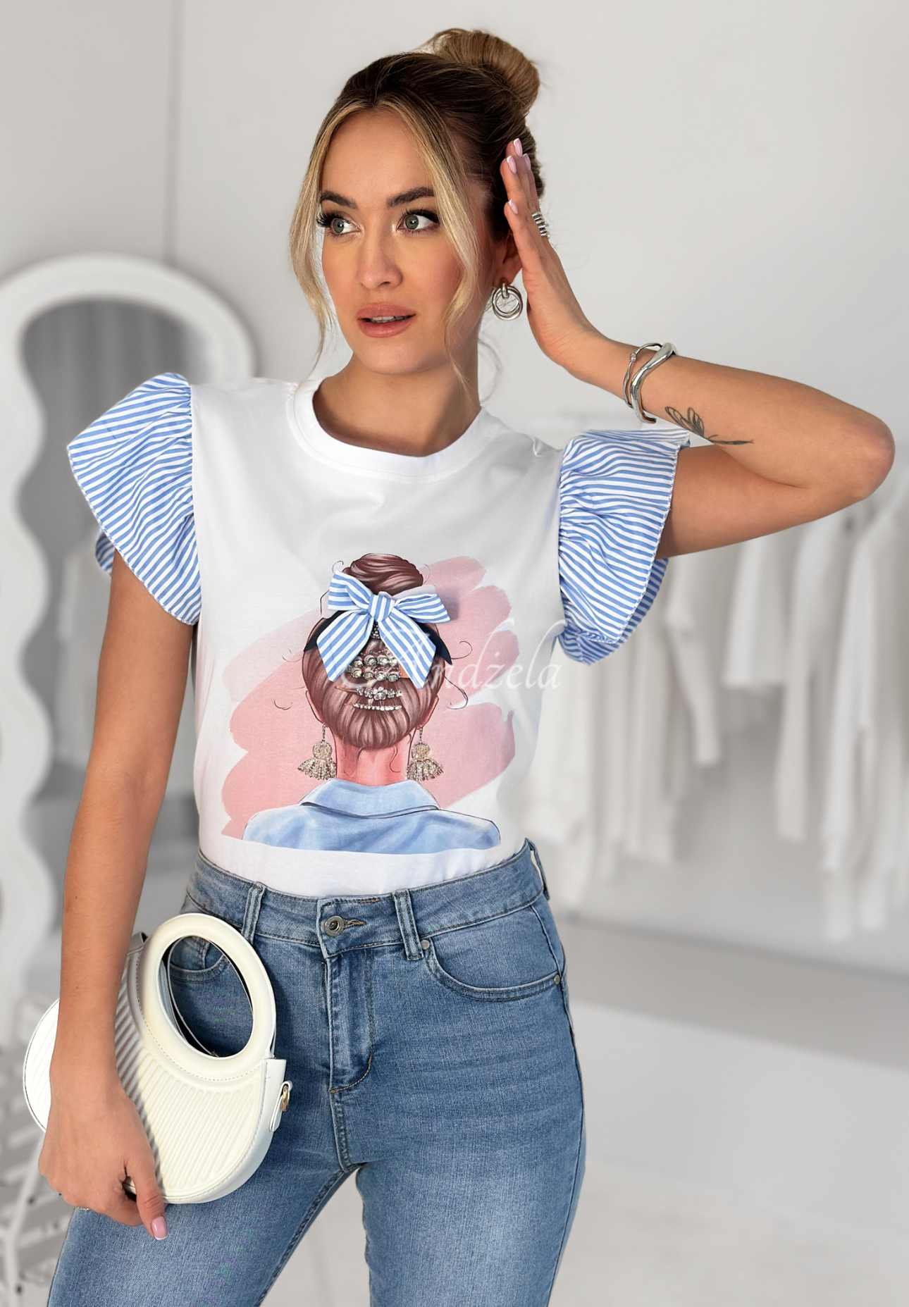 T-shirt z ozdobną aplikacją Girly Girl biały