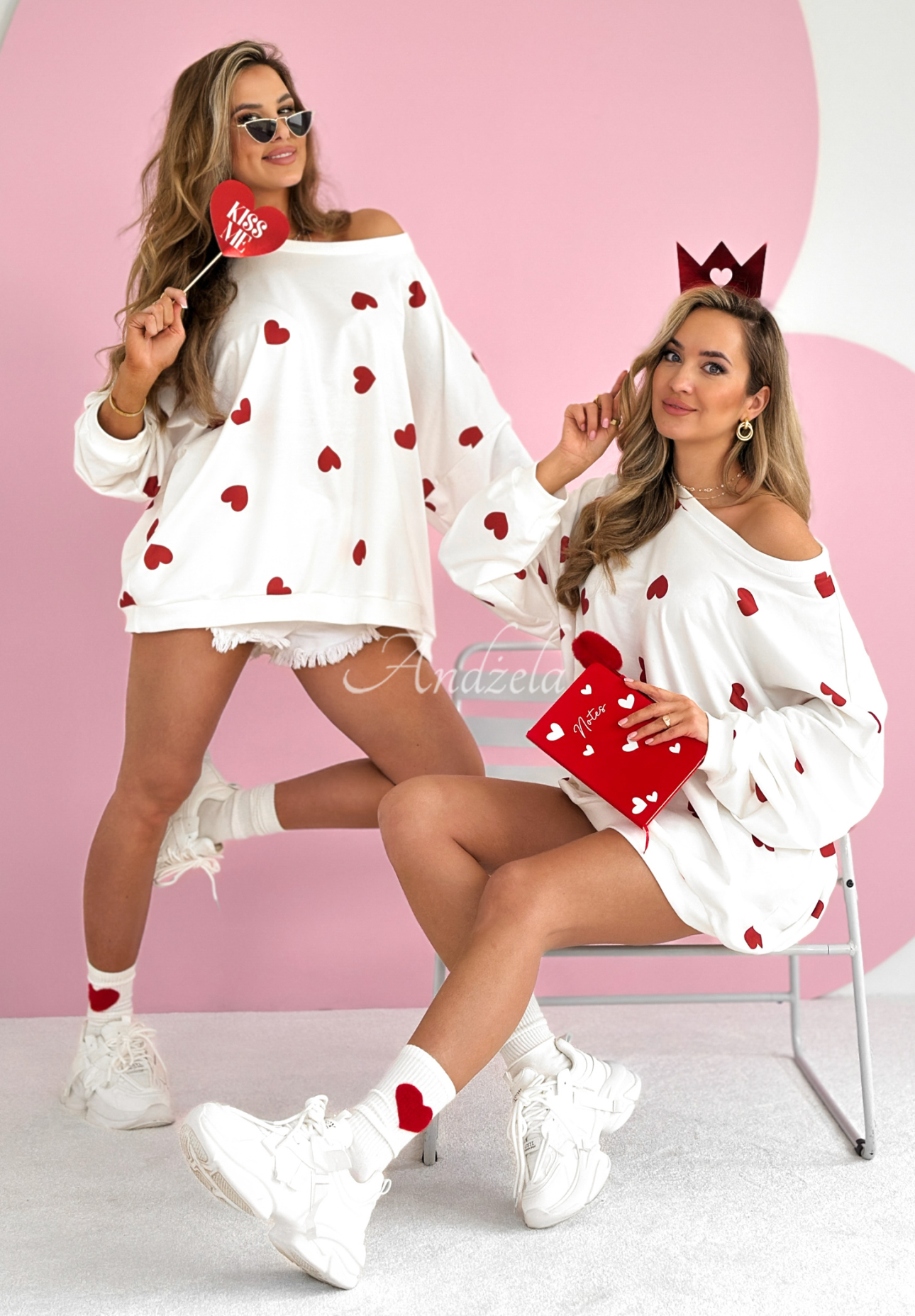 Oversize sweatshirt with hearts Happy Hearts white